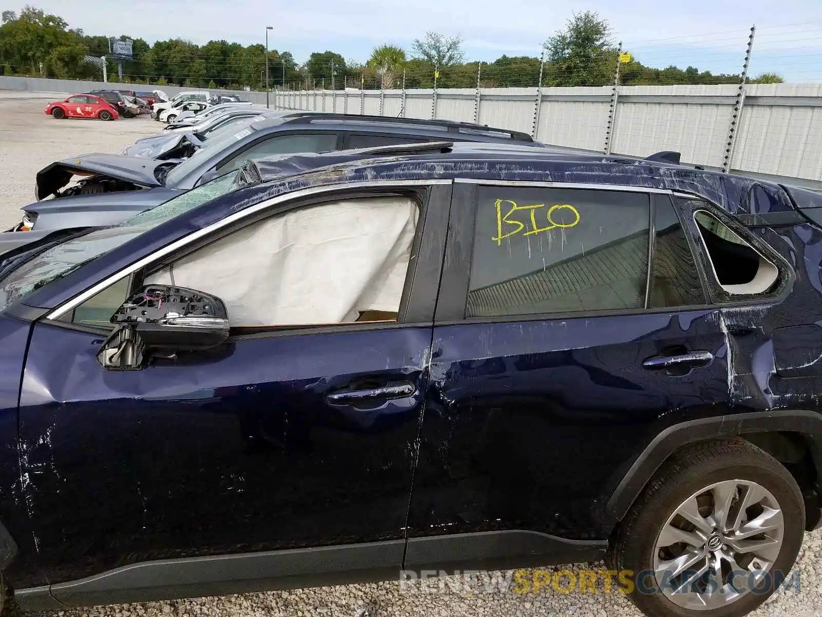9 Photograph of a damaged car JTMC1RFV7KD006987 TOYOTA RAV4 XLE P 2019