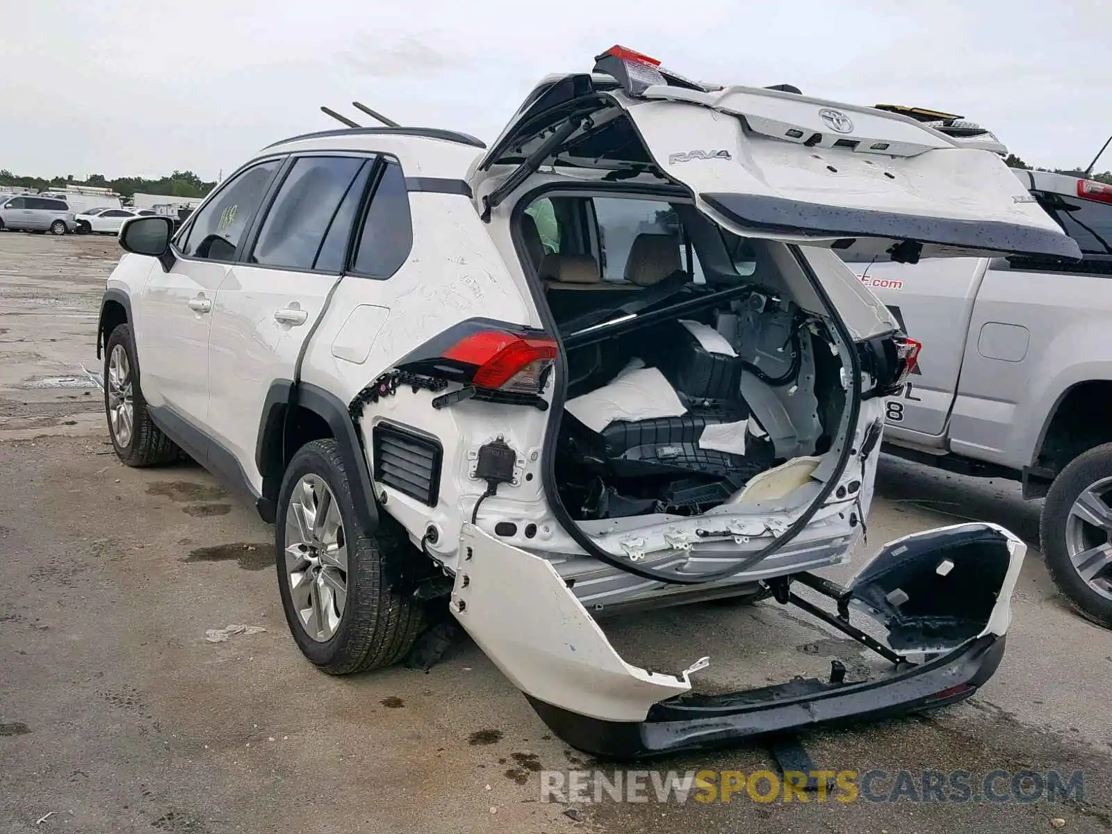 3 Photograph of a damaged car JTMC1RFV8KD010501 TOYOTA RAV4 XLE P 2019