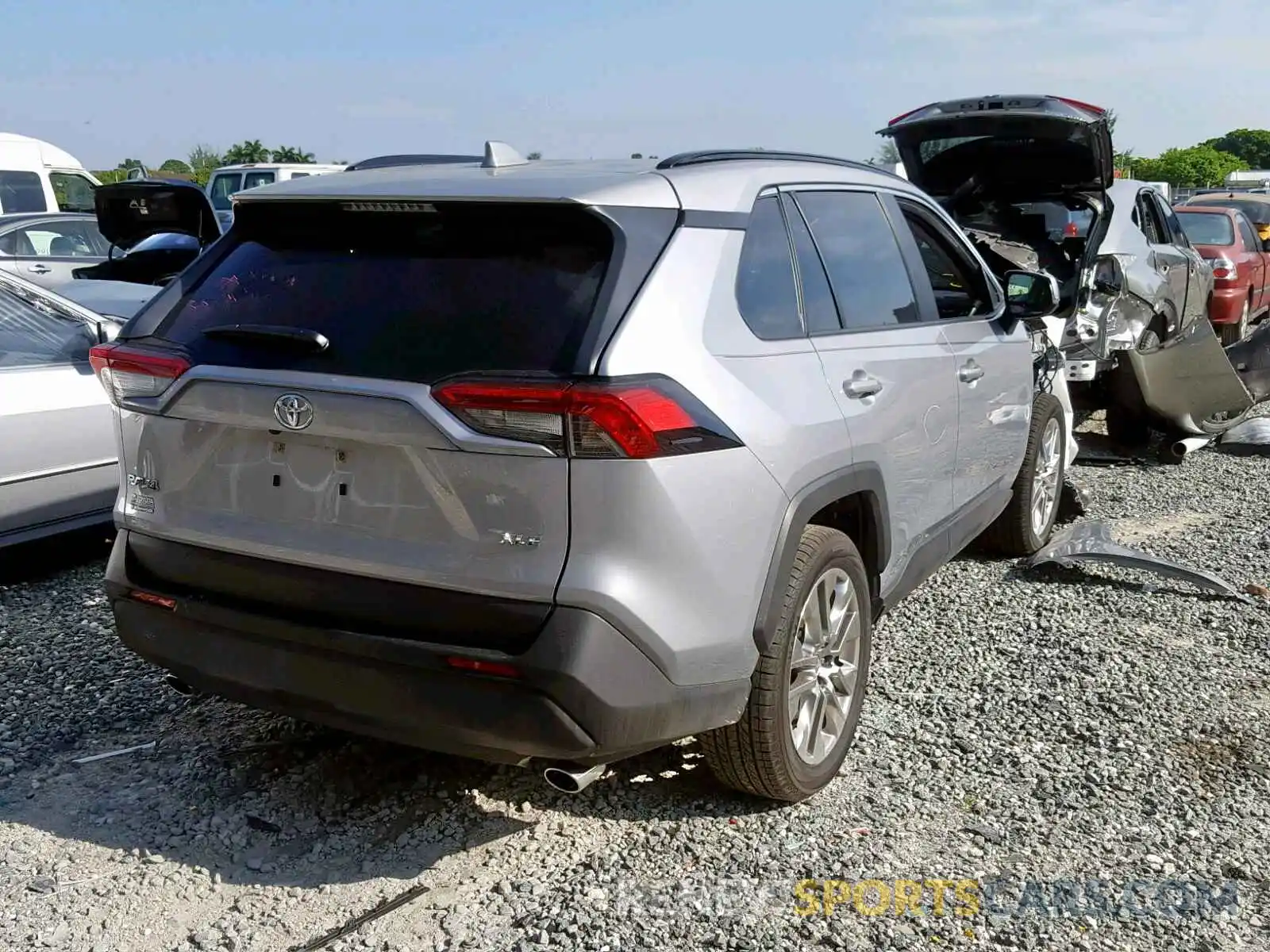 4 Фотография поврежденного автомобиля JTMC1RFV9KD011270 TOYOTA RAV4 XLE P 2019