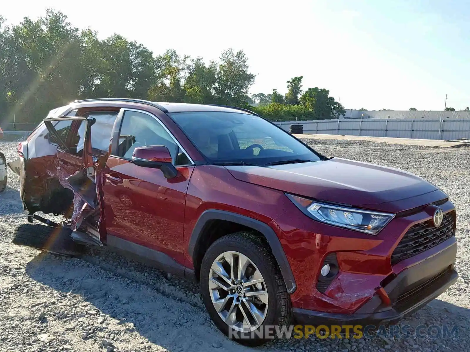 1 Photograph of a damaged car JTMC1RFV9KD017036 TOYOTA RAV4 XLE P 2019