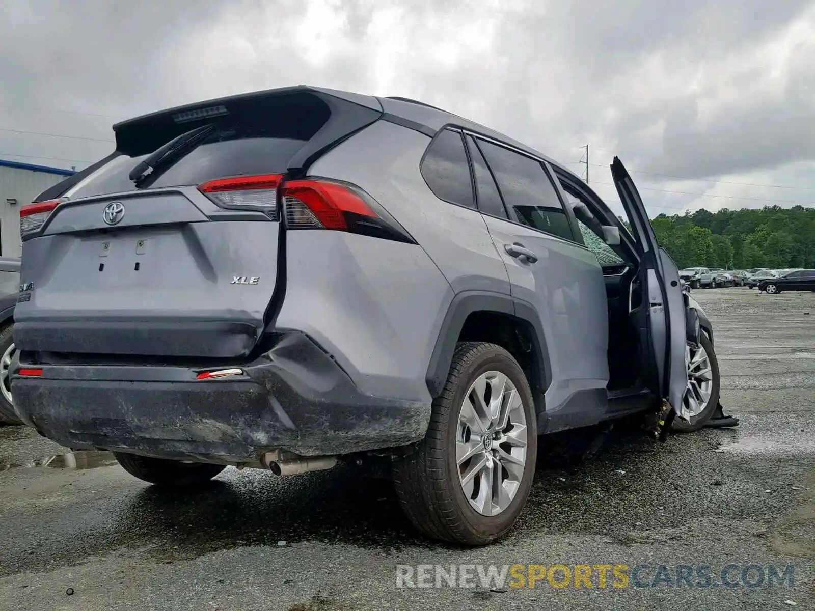 4 Photograph of a damaged car JTMC1RFVXKD018695 TOYOTA RAV4 XLE P 2019