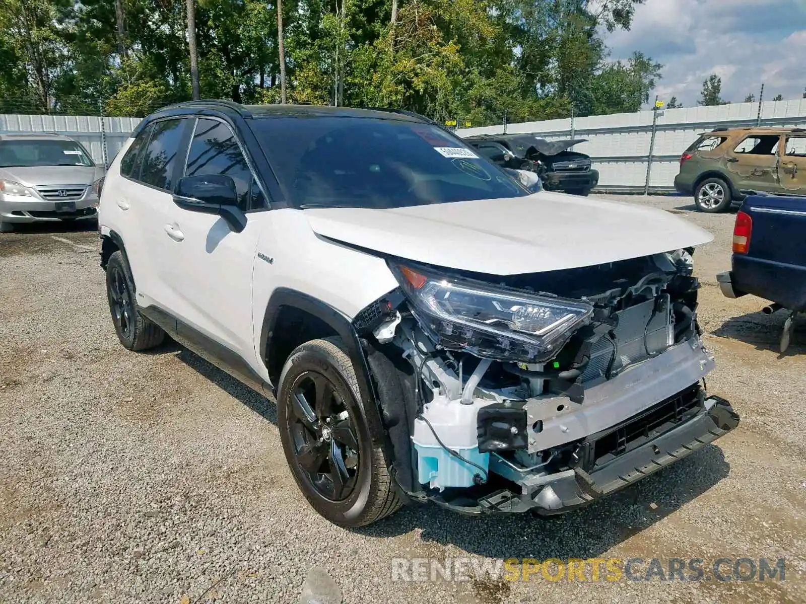 1 Photograph of a damaged car 2T3EWRFV4KW007348 TOYOTA RAV4 XSE 2019