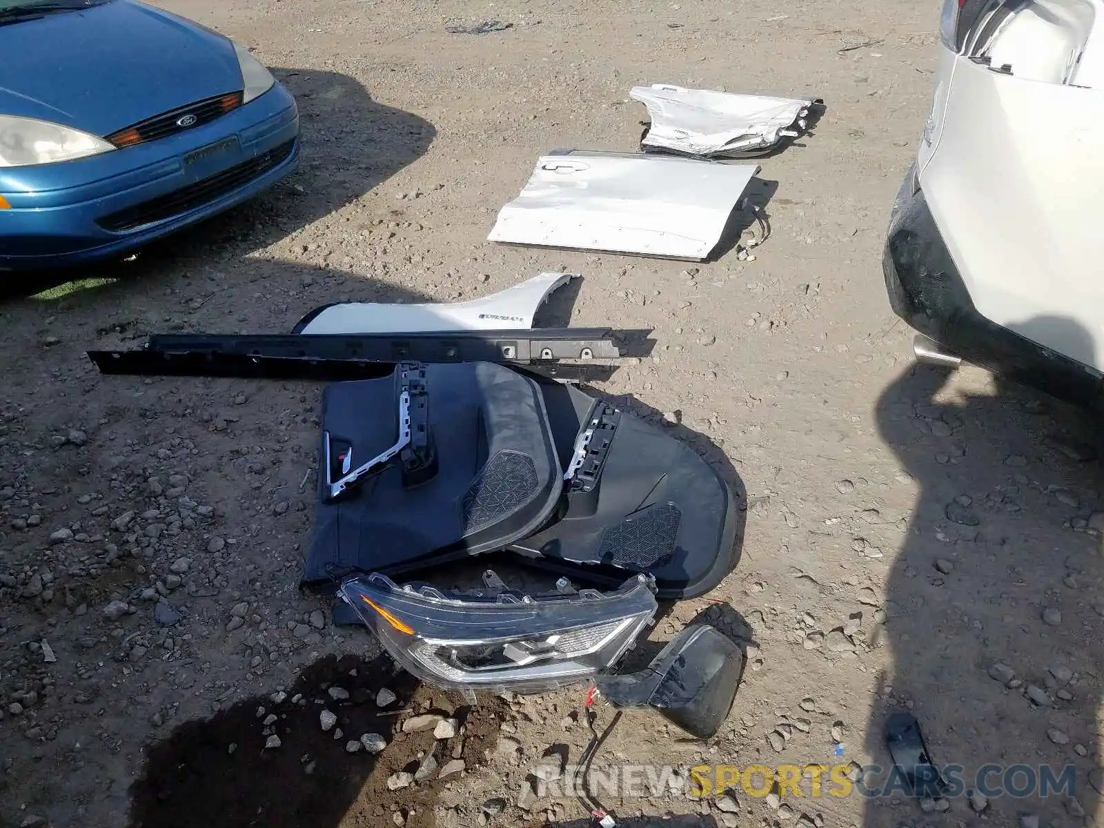 9 Photograph of a damaged car JTMEWRFV8KD509082 TOYOTA RAV4 XSE 2019
