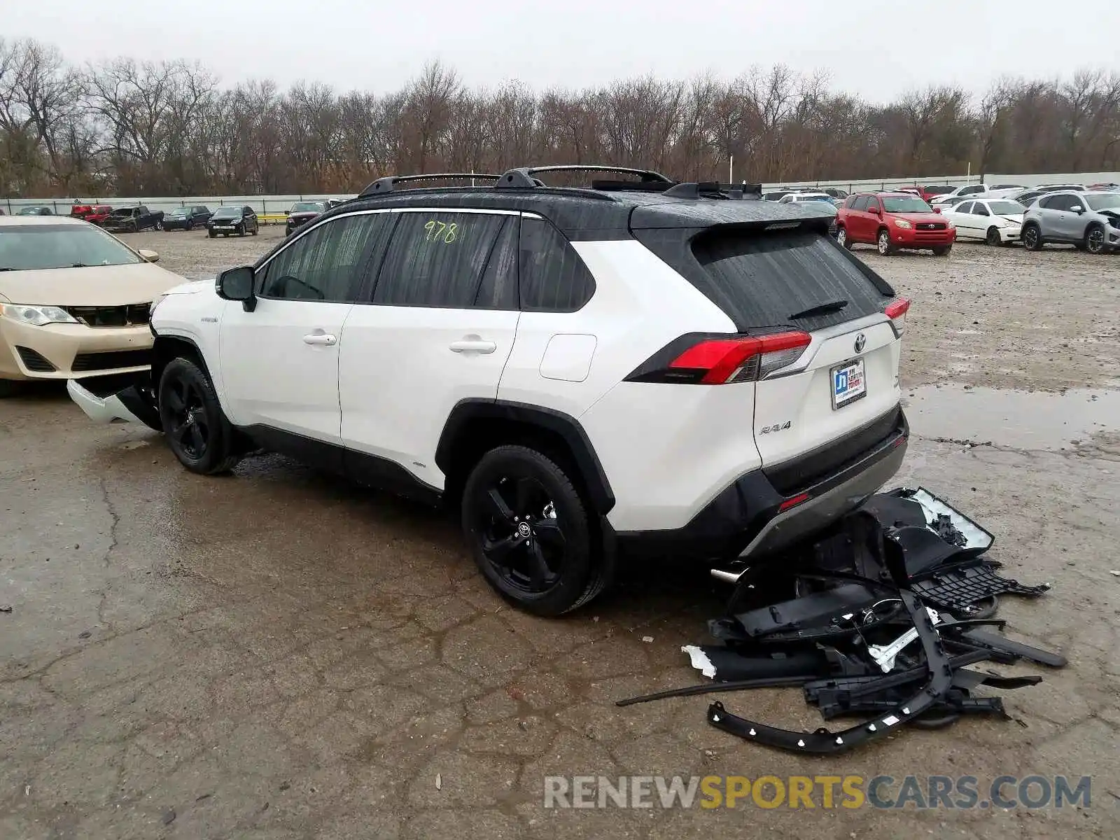 3 Фотография поврежденного автомобиля JTMEWRFV8KJ022210 TOYOTA RAV4 XSE 2019