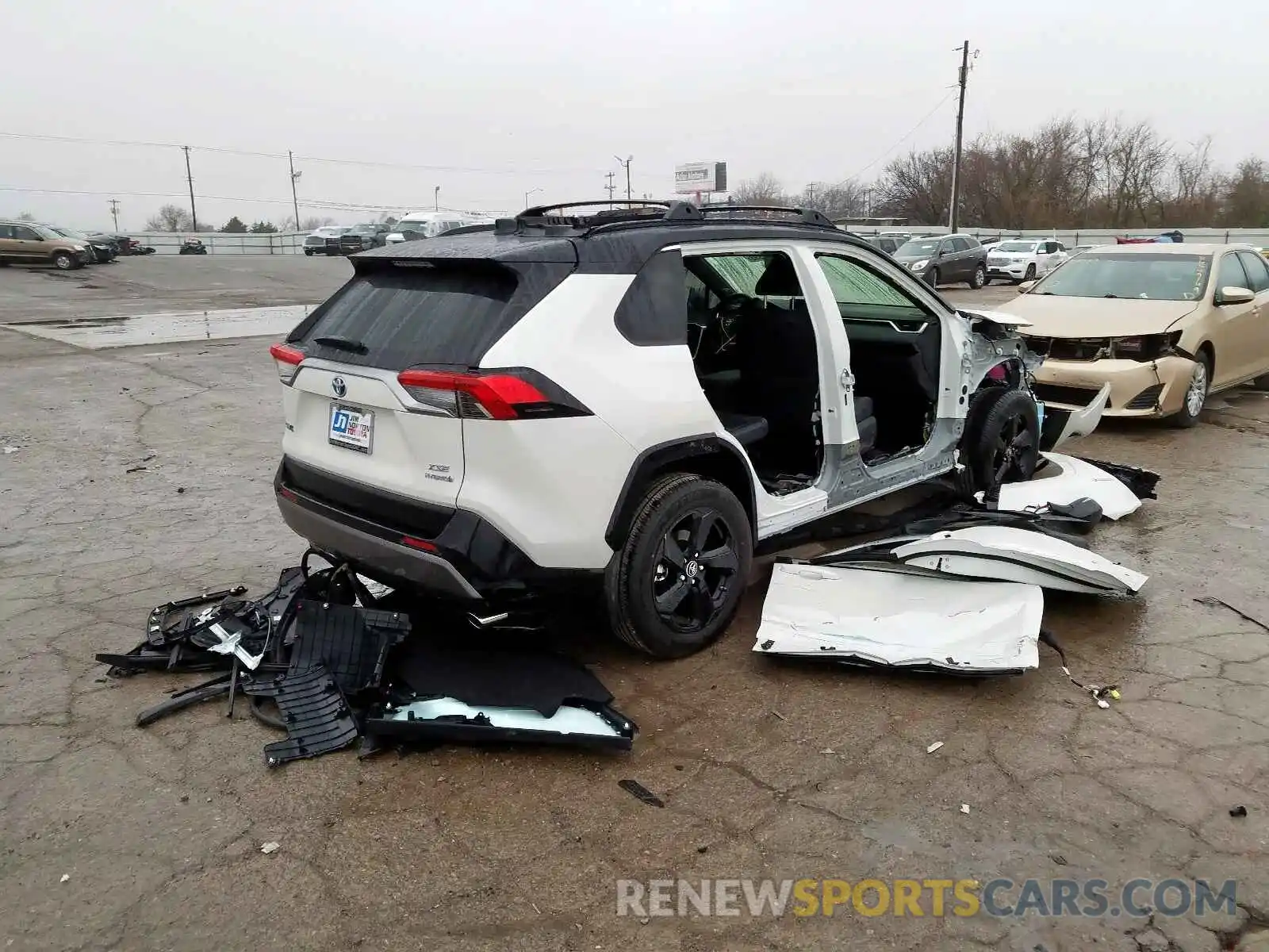 4 Фотография поврежденного автомобиля JTMEWRFV8KJ022210 TOYOTA RAV4 XSE 2019