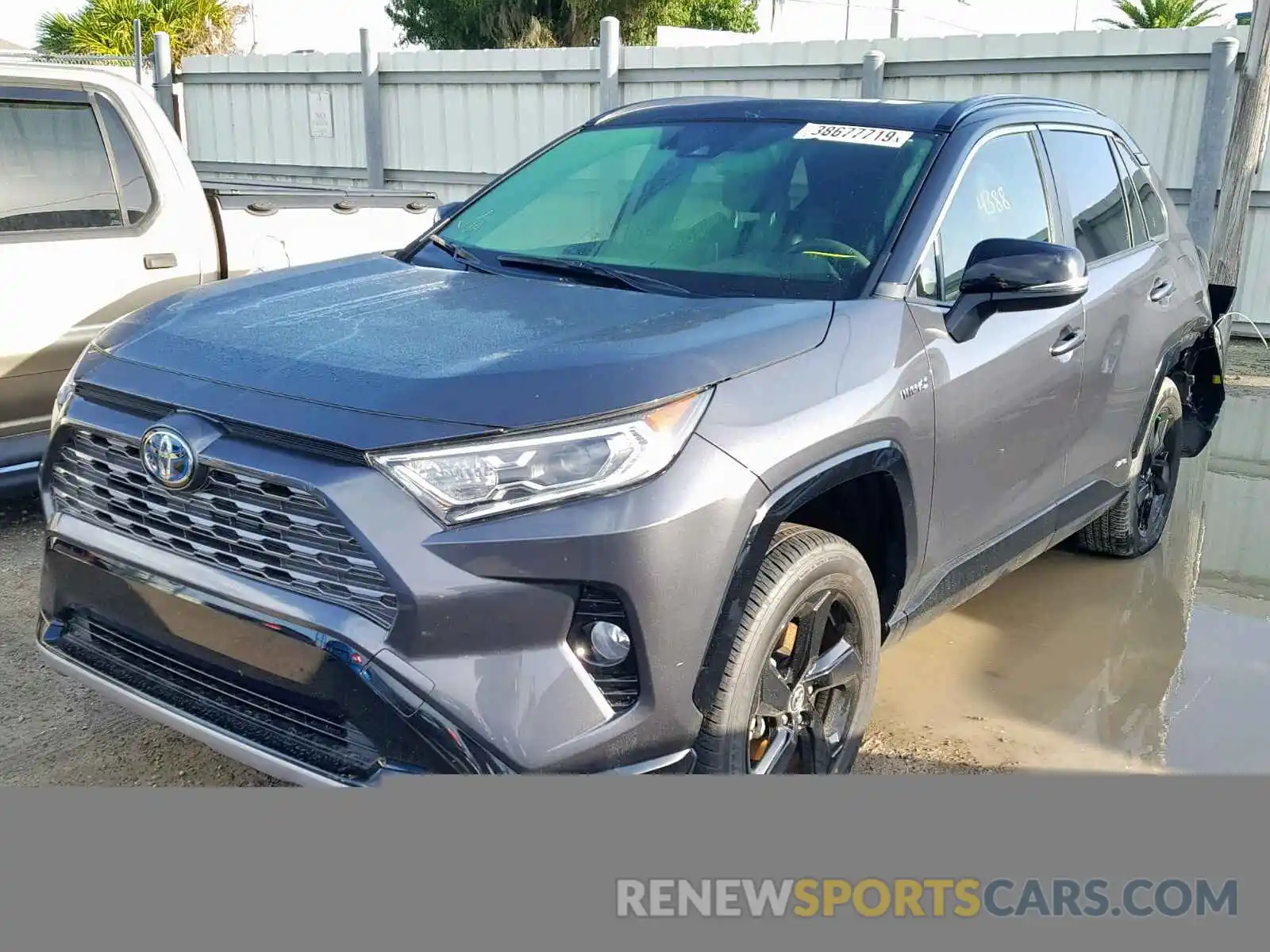 2 Фотография поврежденного автомобиля JTMEWRFVXKJ005165 TOYOTA RAV4 XSE 2019