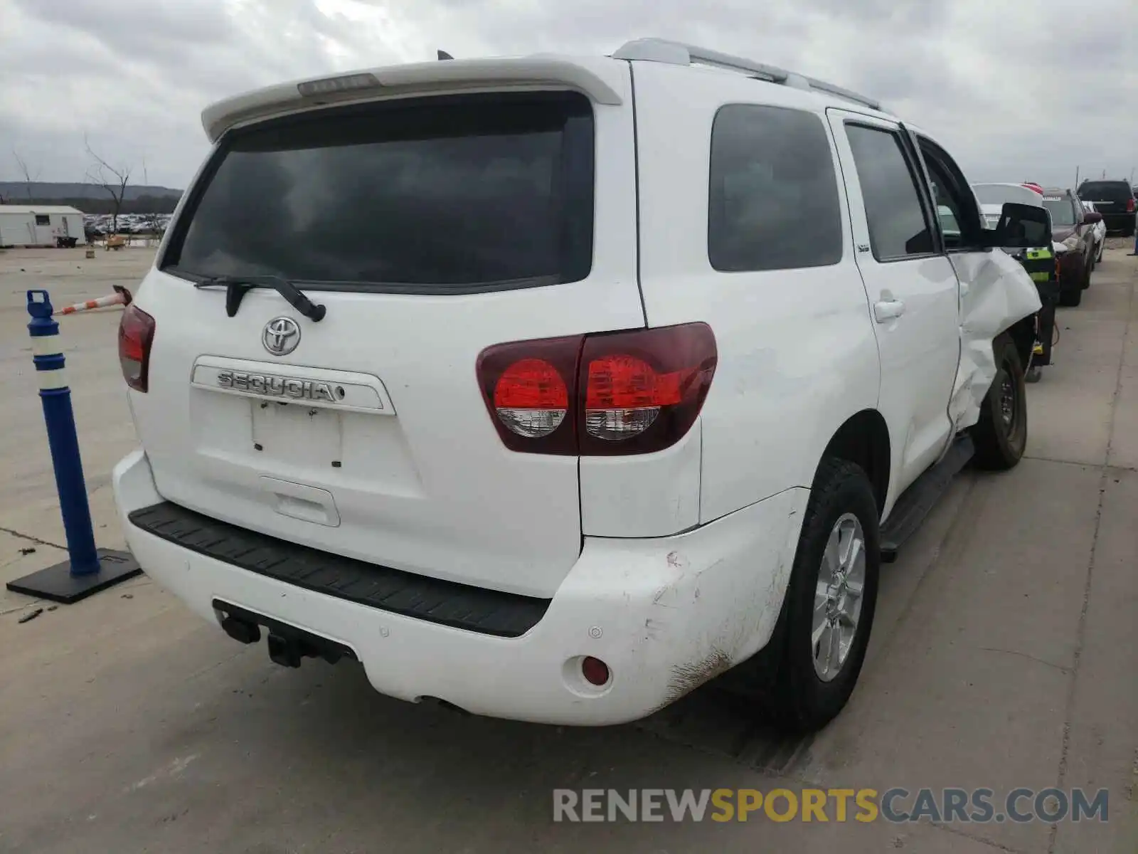 4 Photograph of a damaged car 5TDBY5G18KS170068 TOYOTA SEQUOIA 2019