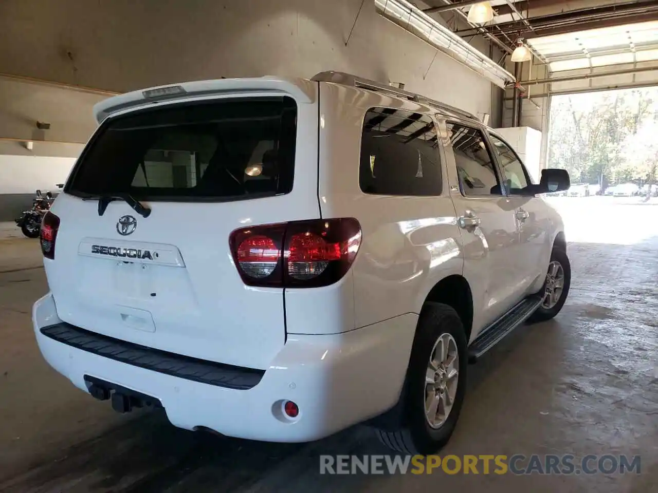 4 Photograph of a damaged car 5TDBY5G19KS169933 TOYOTA SEQUOIA 2019