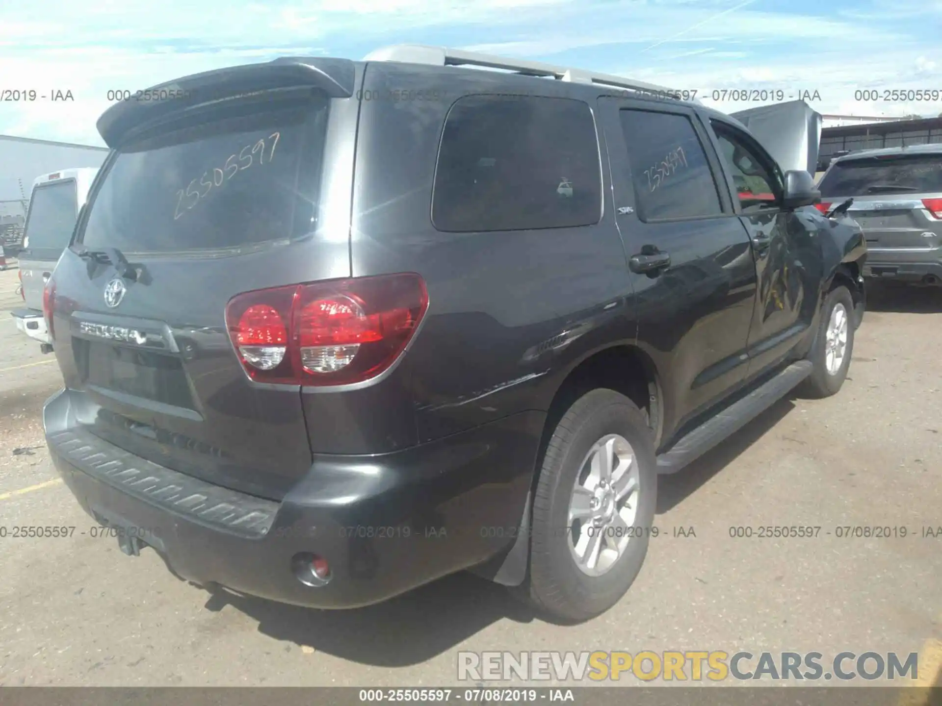 4 Photograph of a damaged car 5TDBY5G1XKS168628 TOYOTA SEQUOIA 2019