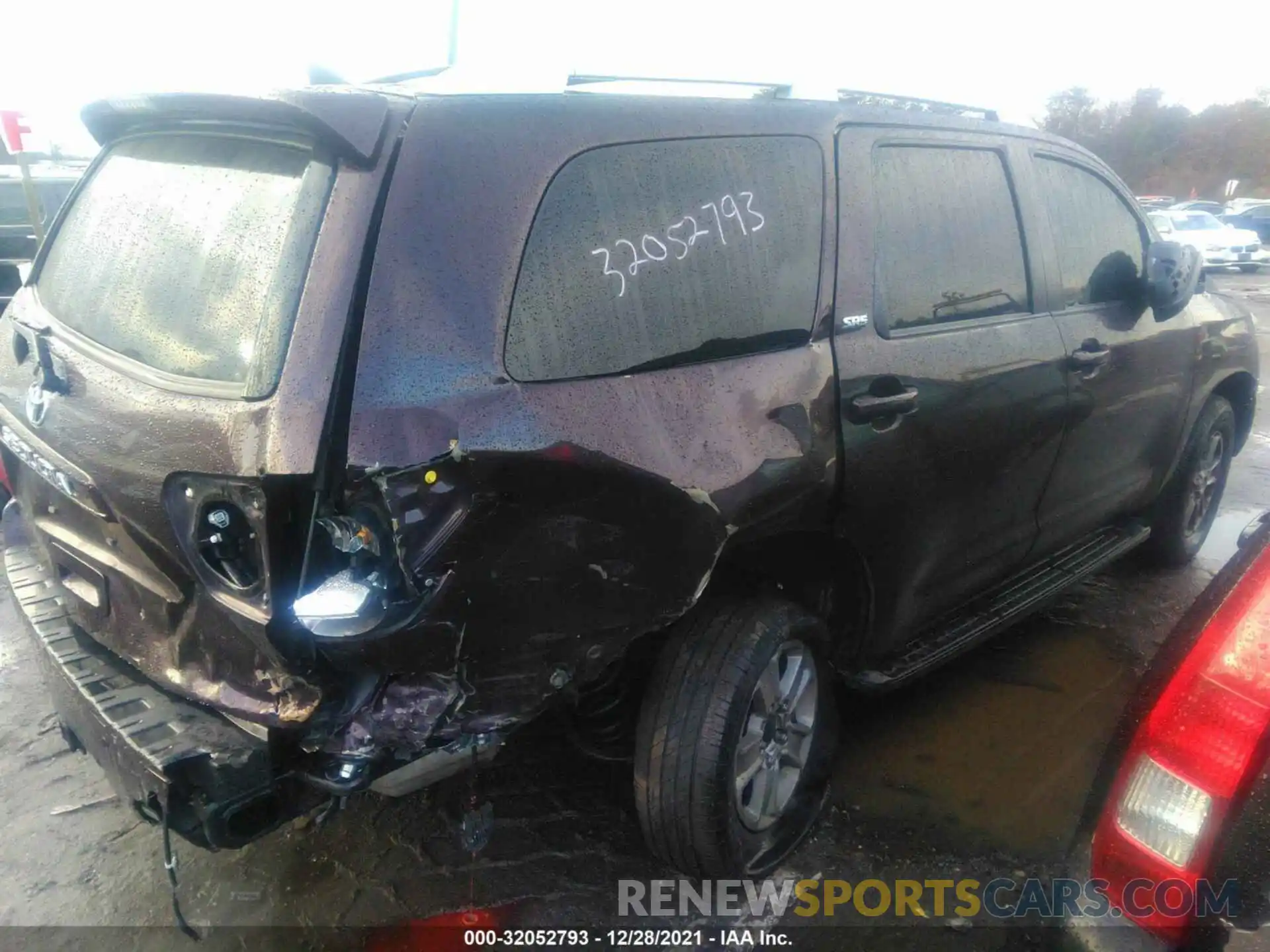 4 Photograph of a damaged car 5TDBY5G1XKS169181 TOYOTA SEQUOIA 2019