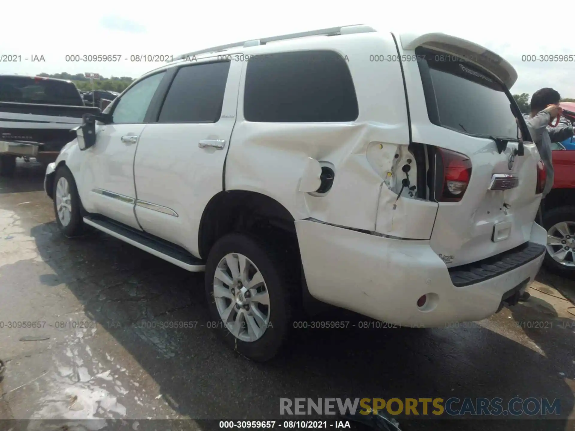 3 Фотография поврежденного автомобиля 5TDDY5G11KS165402 TOYOTA SEQUOIA 2019