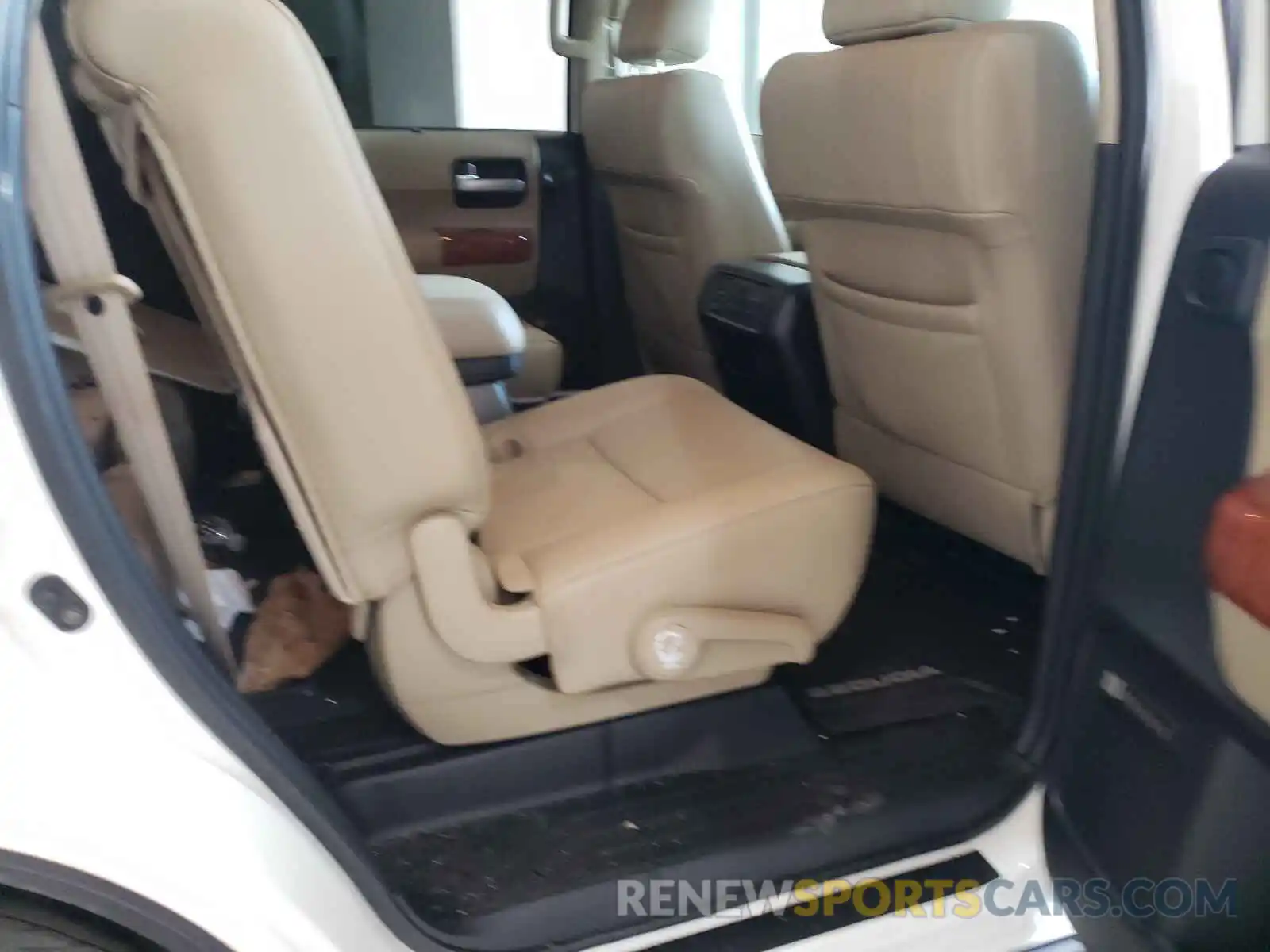 6 Photograph of a damaged car 5TDDY5G11KS168039 TOYOTA SEQUOIA 2019