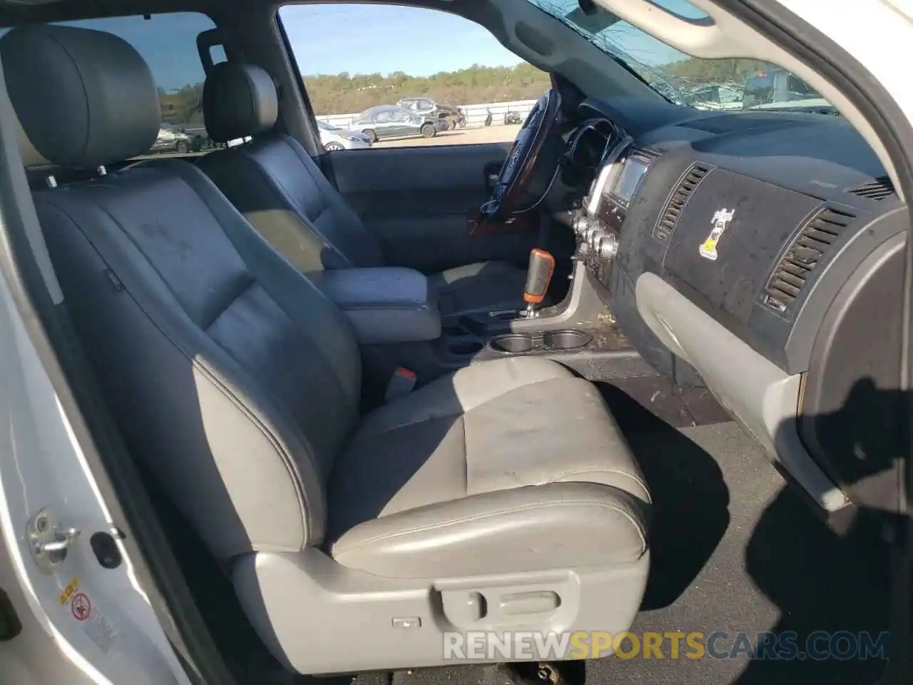 5 Photograph of a damaged car 5TDDY5G13KS168379 TOYOTA SEQUOIA 2019