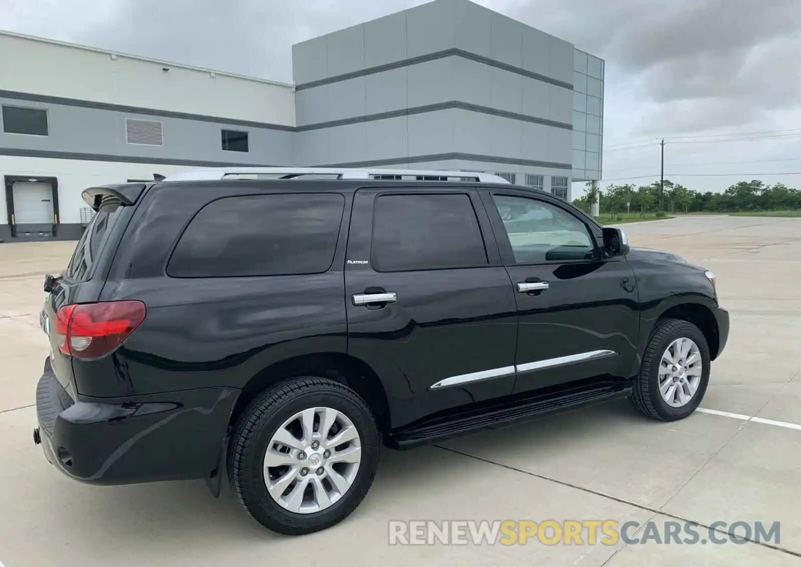 4 Photograph of a damaged car 5TDDY5G13KS170665 TOYOTA SEQUOIA 2019