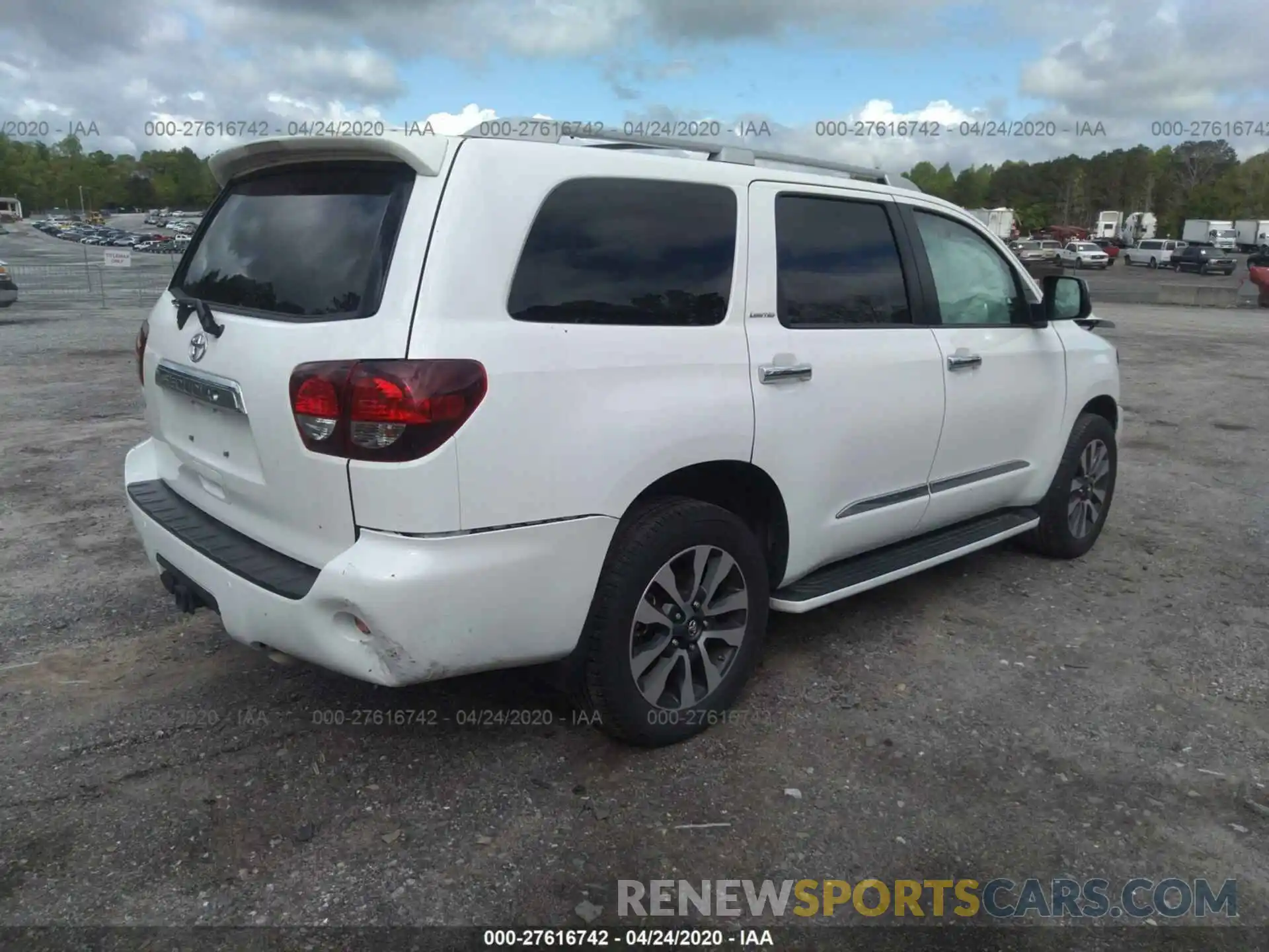 4 Photograph of a damaged car 5TDJY5G12KS171373 TOYOTA SEQUOIA 2019