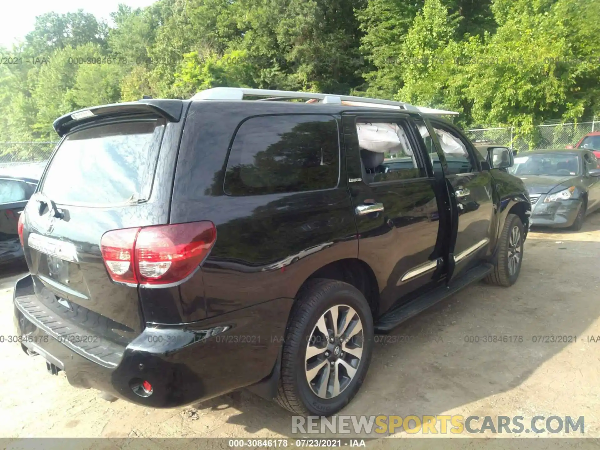 4 Photograph of a damaged car 5TDJY5G13KS167560 TOYOTA SEQUOIA 2019