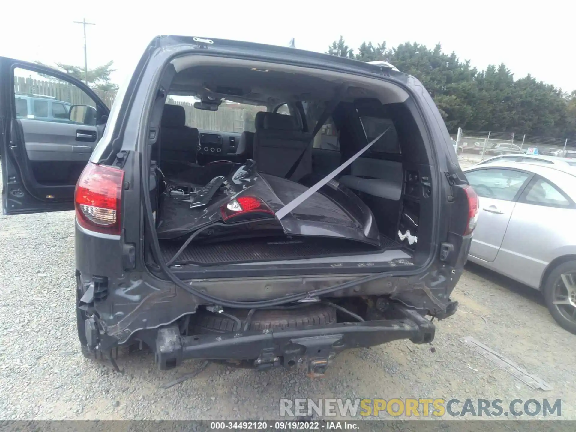 6 Photograph of a damaged car 5TDJY5G17KS174334 TOYOTA SEQUOIA 2019