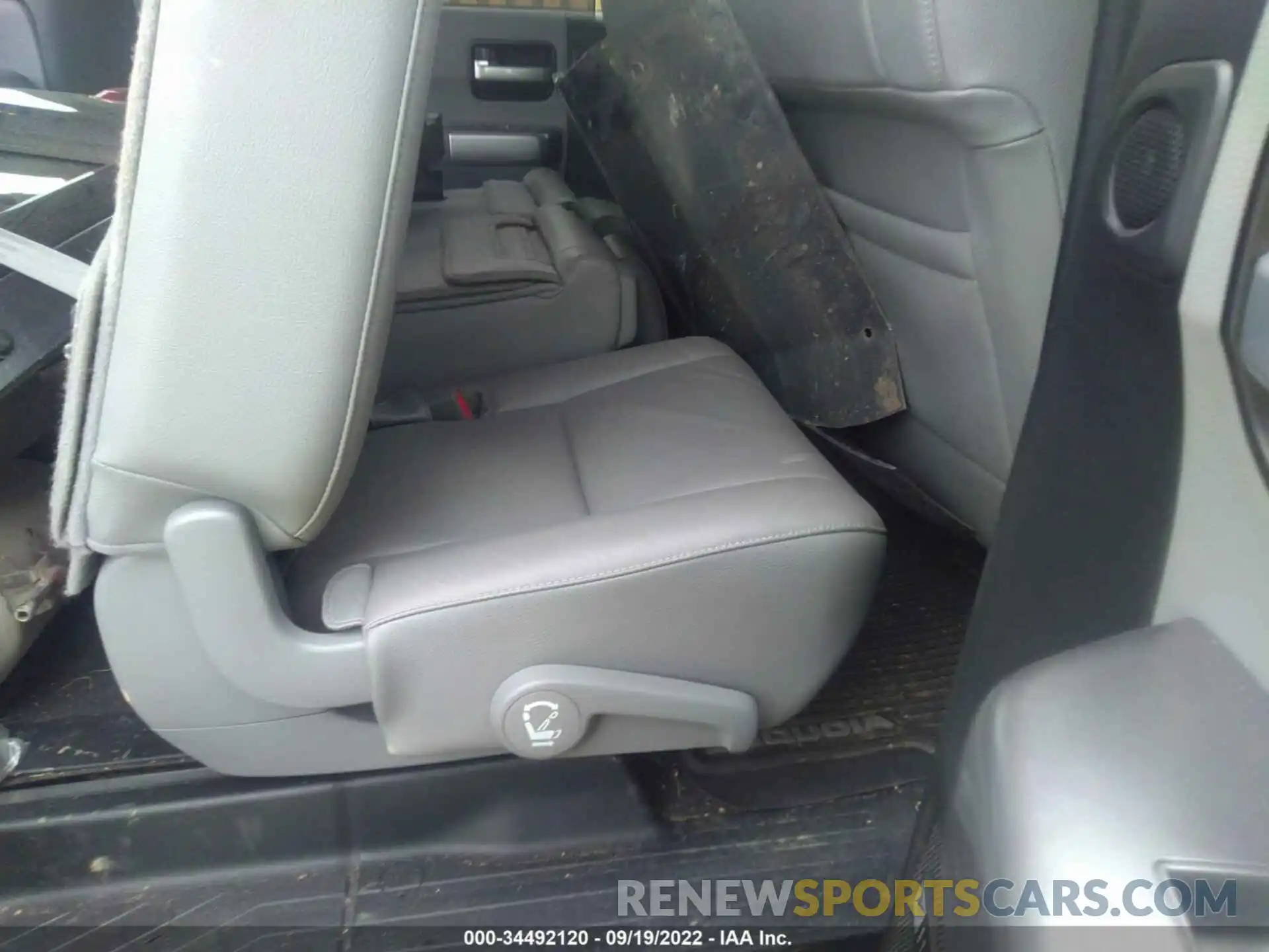 8 Photograph of a damaged car 5TDJY5G17KS174334 TOYOTA SEQUOIA 2019