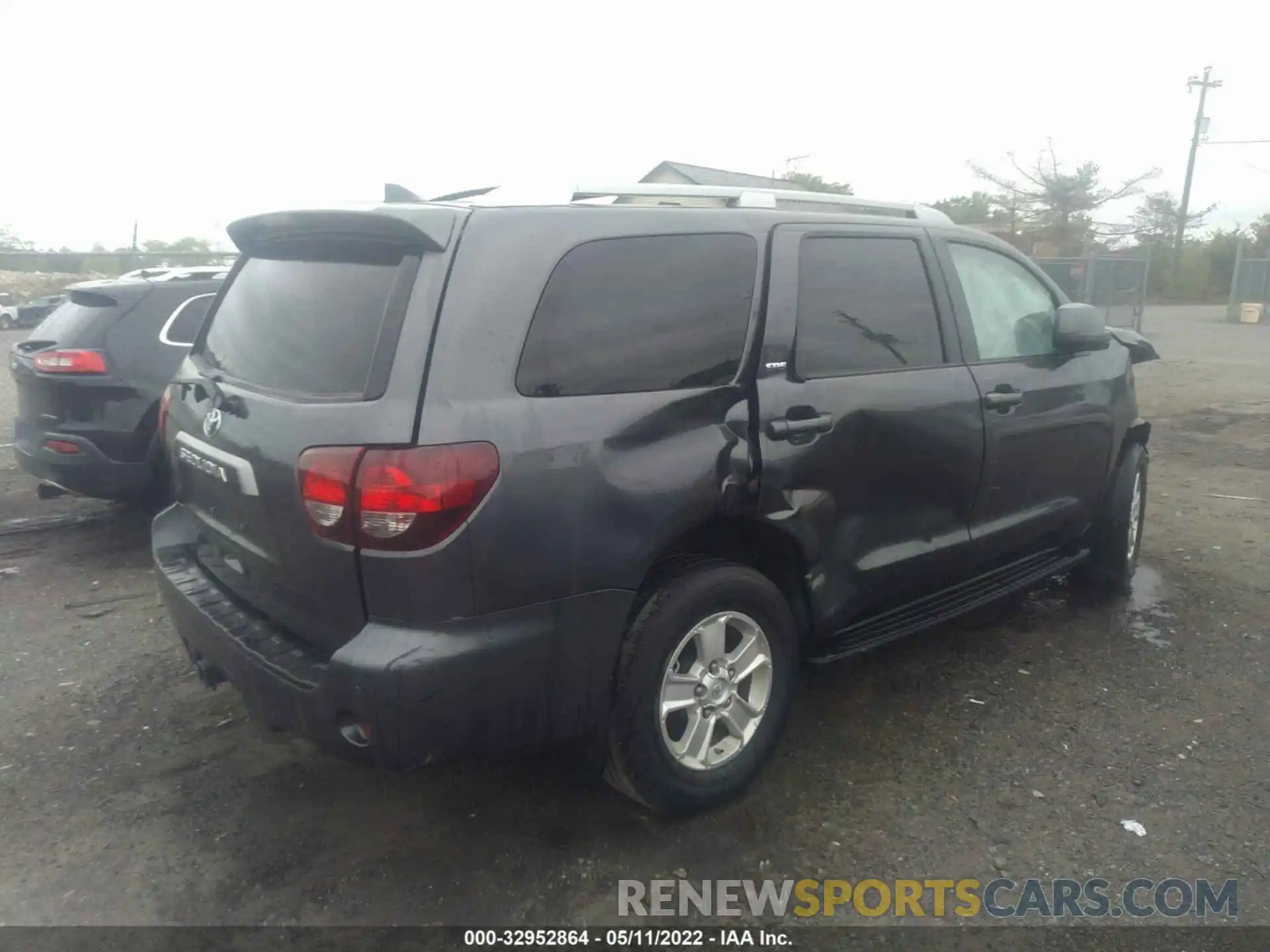 4 Photograph of a damaged car 5TDBY5G17LS181239 TOYOTA SEQUOIA 2020