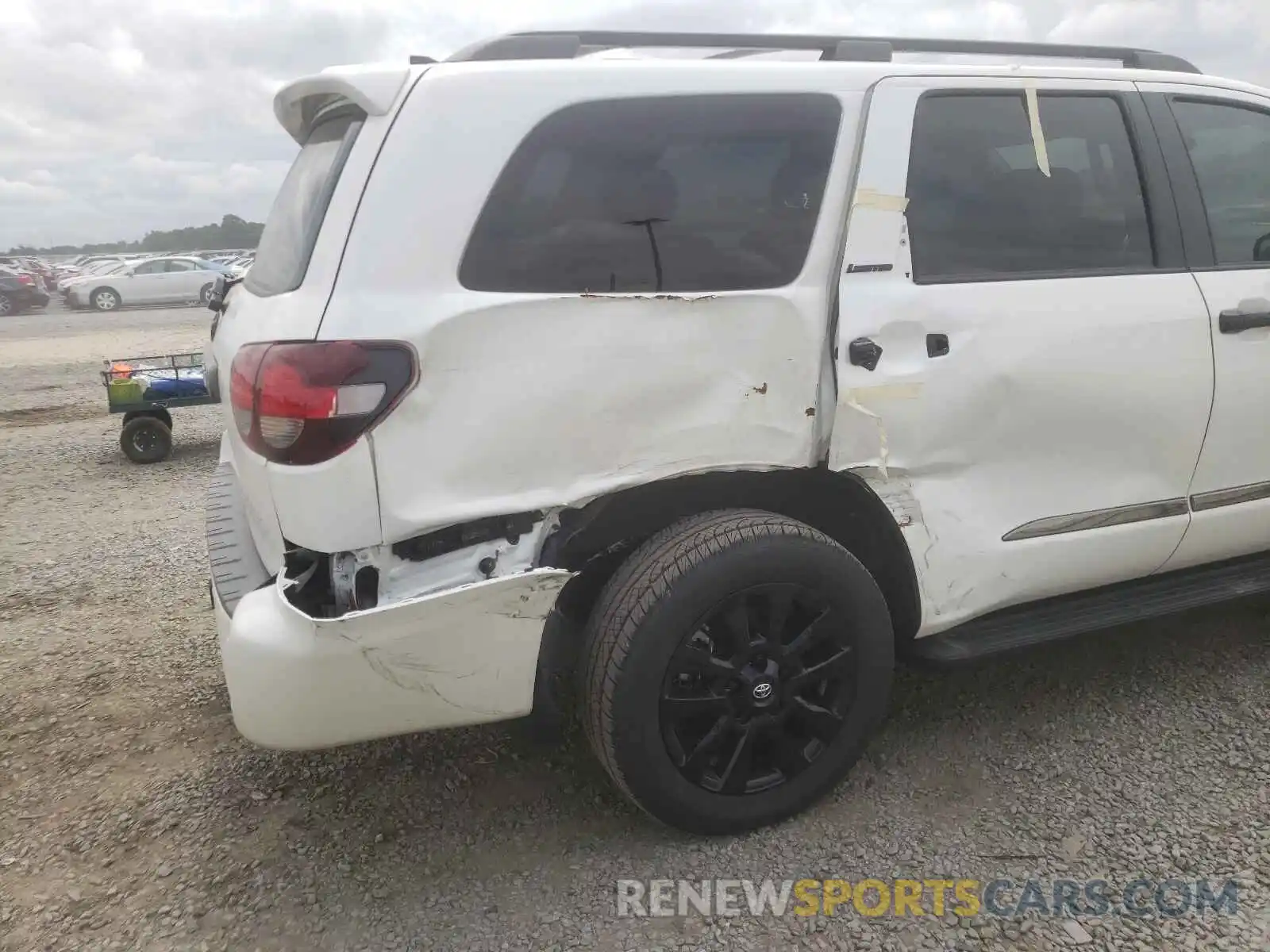 9 Photograph of a damaged car 5TDHY5B1XMS183862 TOYOTA SEQUOIA 2021