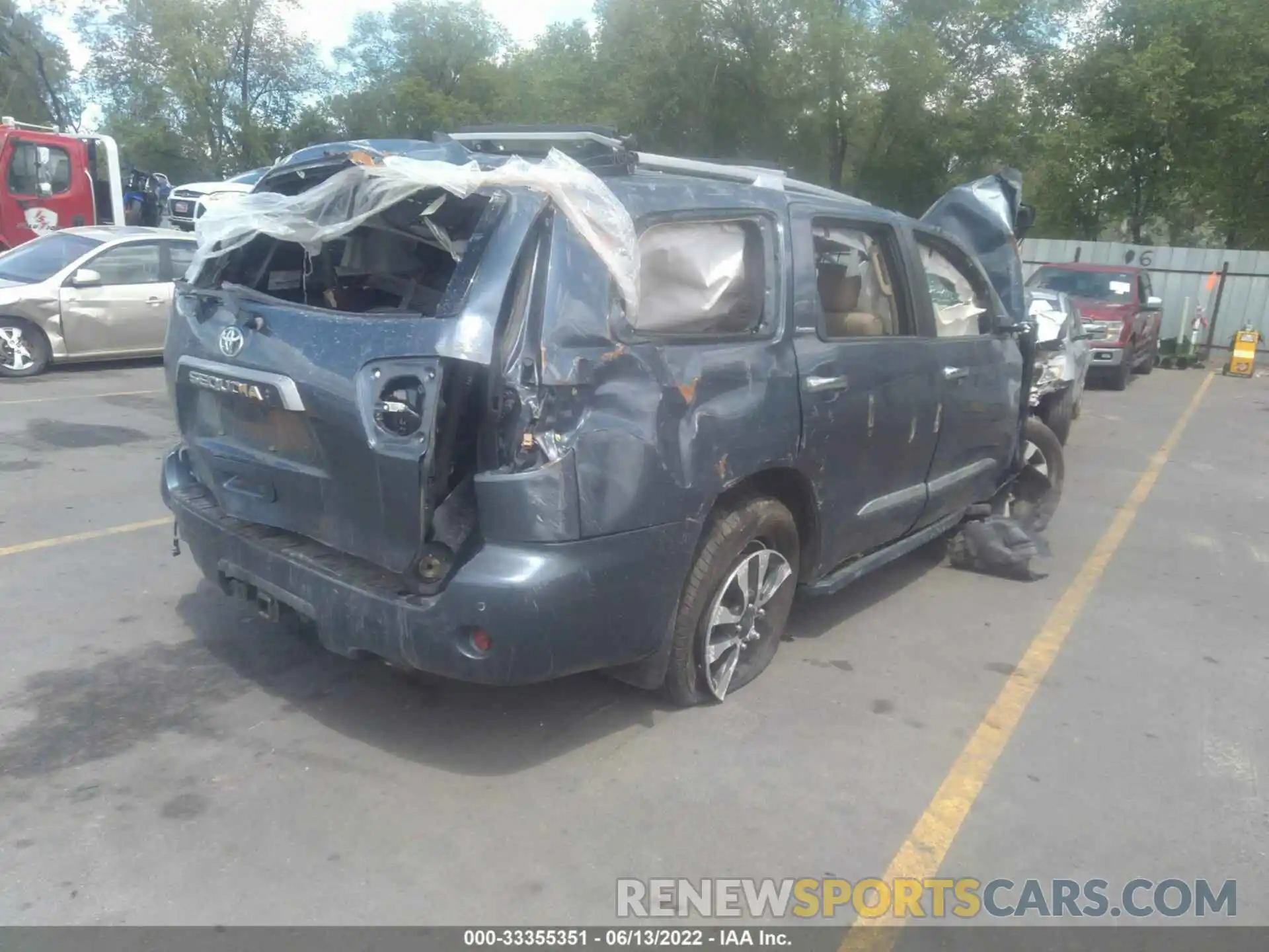 4 Photograph of a damaged car 5TDFY5B11NS189803 TOYOTA SEQUOIA 2022