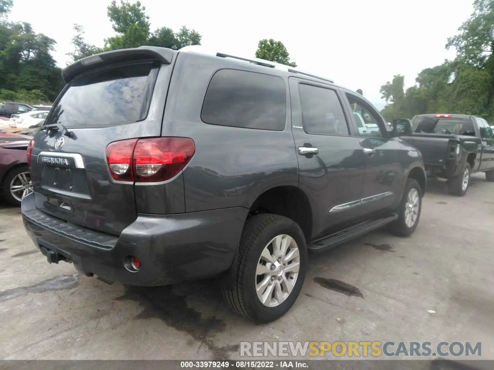 4 Photograph of a damaged car 5TDGY5B1XNS187567 TOYOTA SEQUOIA 2022