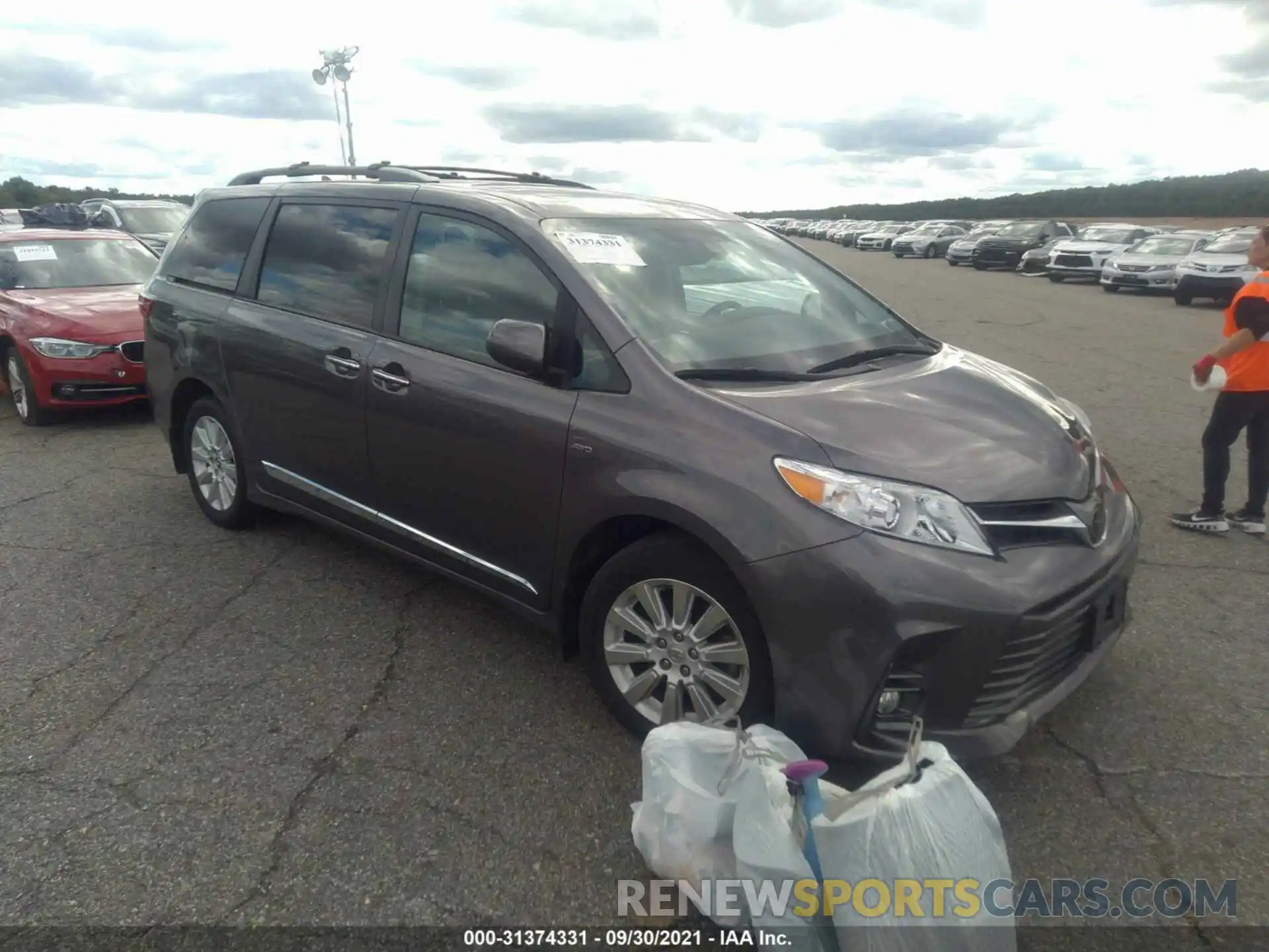 1 Photograph of a damaged car 5TDDZ3DC0KS212832 TOYOTA SIENNA 2019