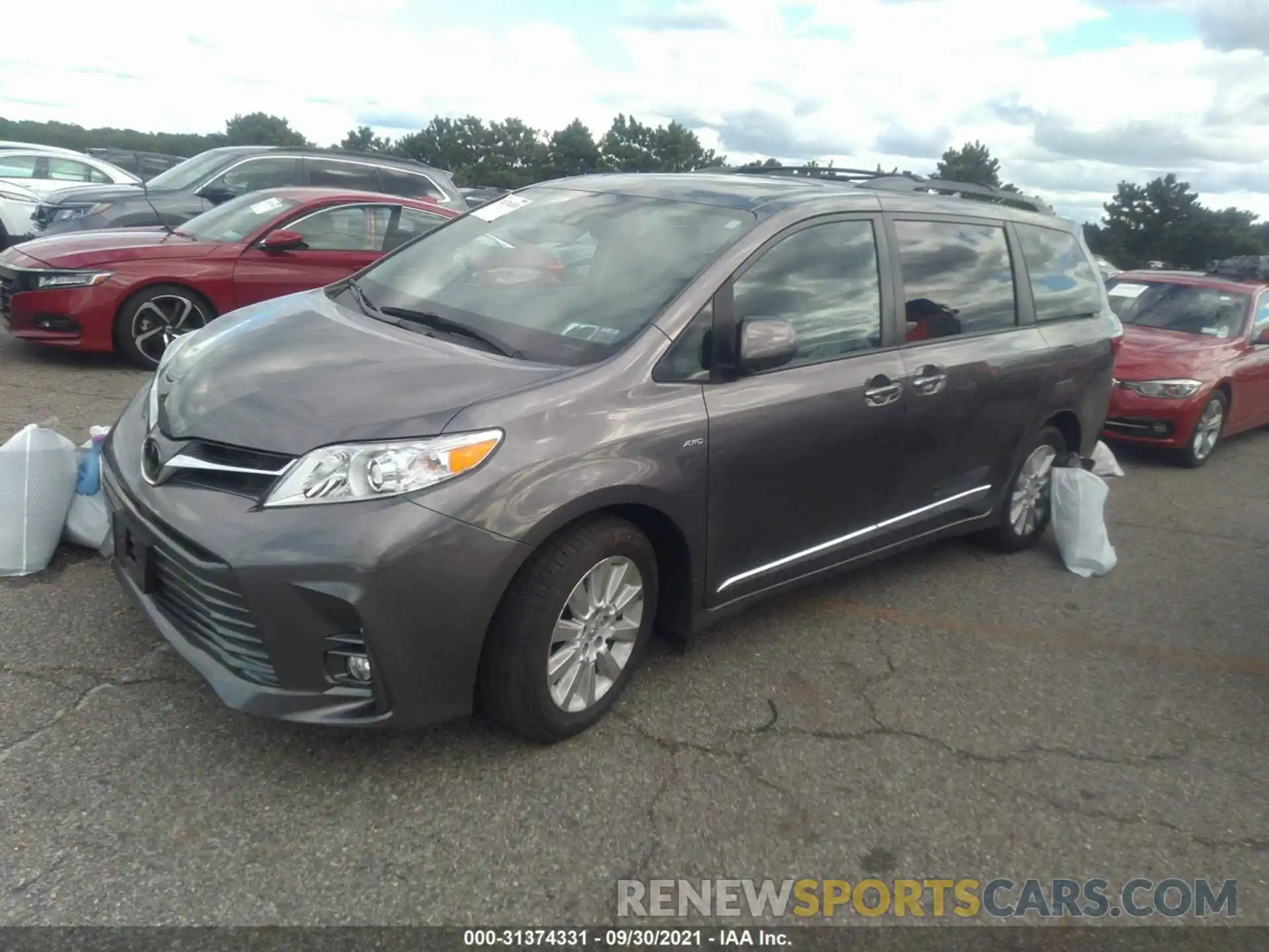 2 Photograph of a damaged car 5TDDZ3DC0KS212832 TOYOTA SIENNA 2019