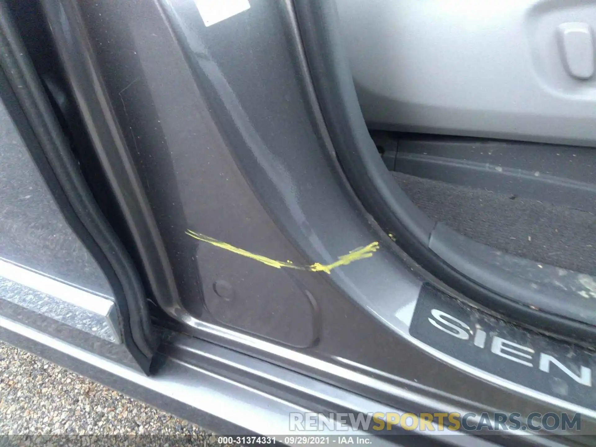 6 Photograph of a damaged car 5TDDZ3DC0KS212832 TOYOTA SIENNA 2019