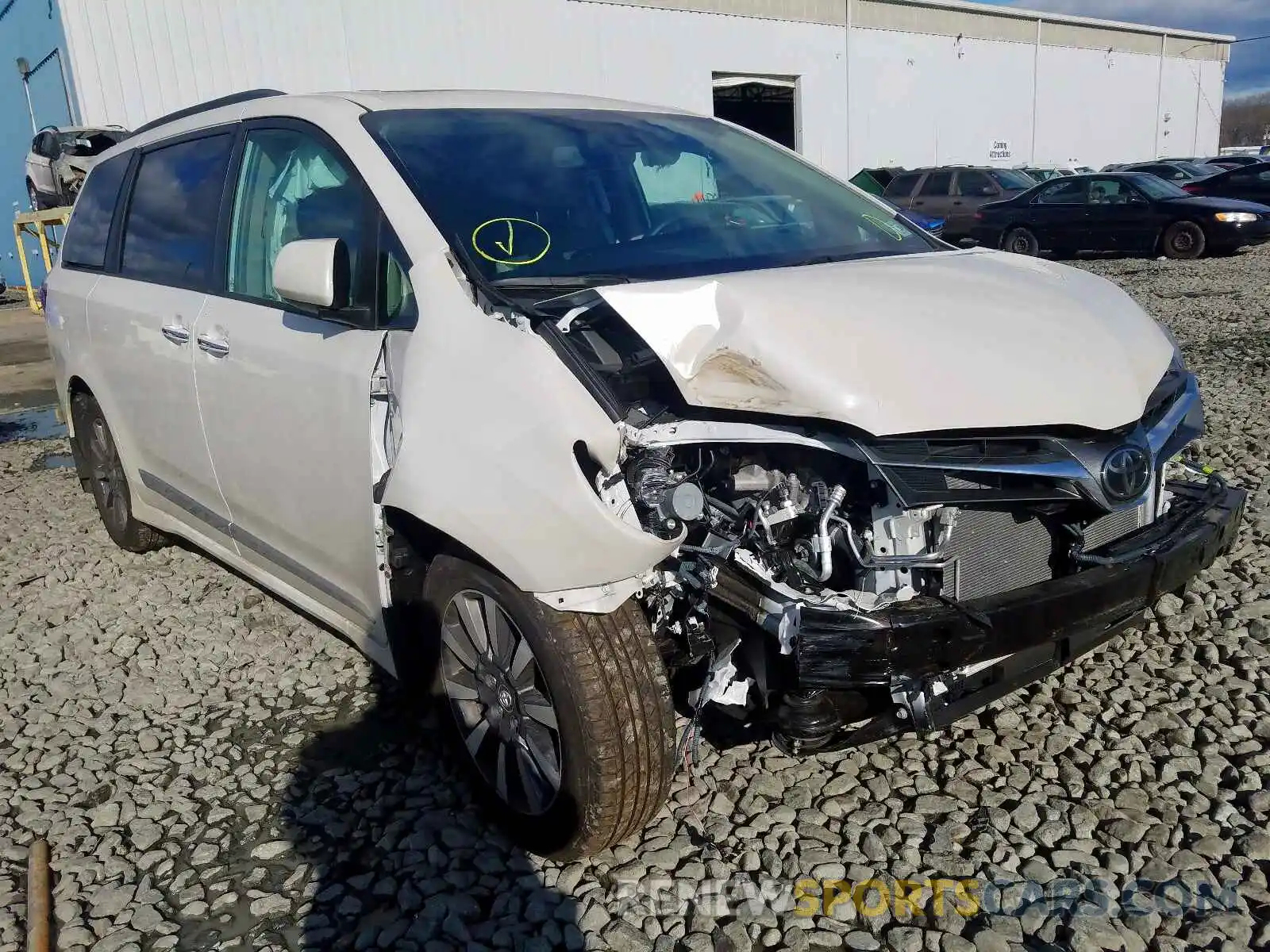 1 Photograph of a damaged car 5TDDZ3DC0KS216010 TOYOTA SIENNA 2019