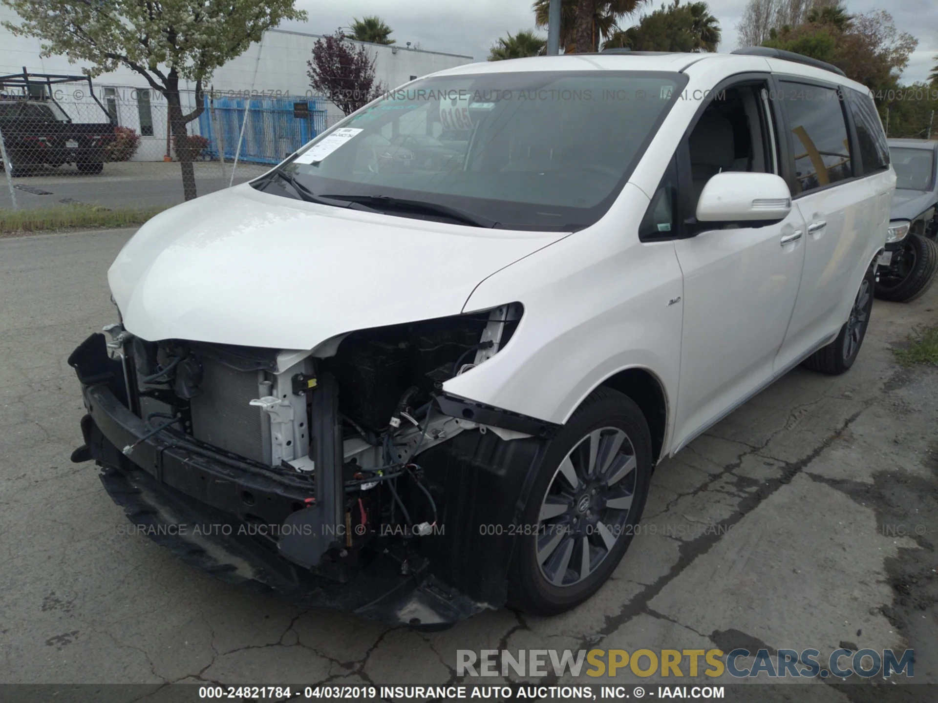 2 Photograph of a damaged car 5TDDZ3DC0KS216606 TOYOTA SIENNA 2019