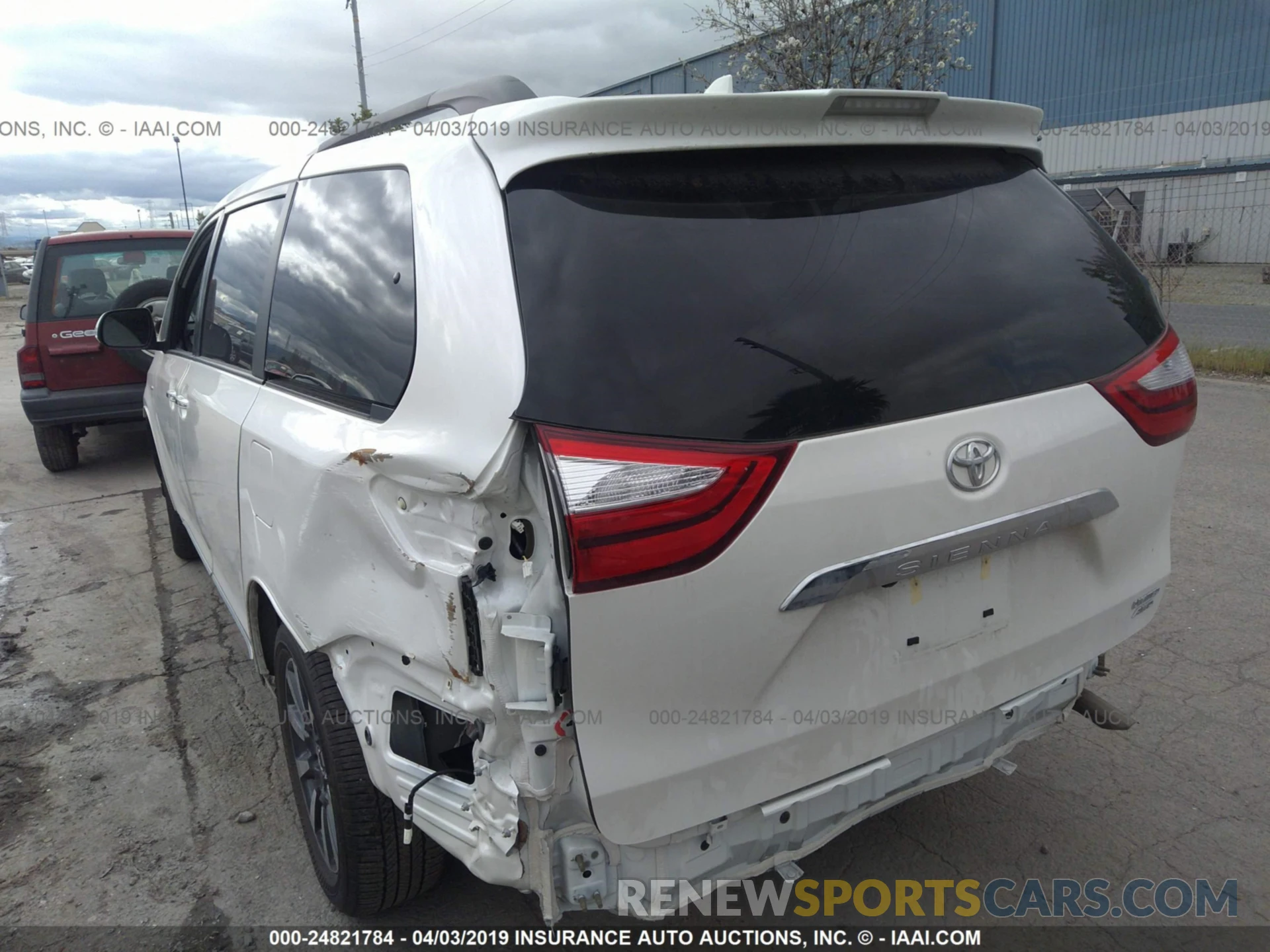 3 Фотография поврежденного автомобиля 5TDDZ3DC0KS216606 TOYOTA SIENNA 2019