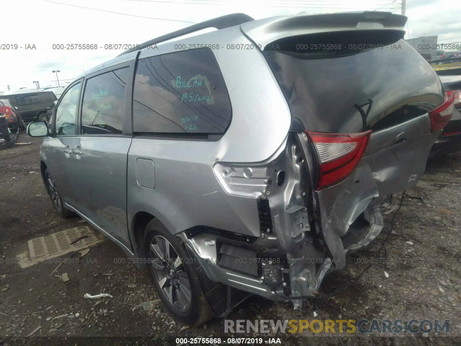 3 Photograph of a damaged car 5TDDZ3DC0KS217948 TOYOTA SIENNA 2019