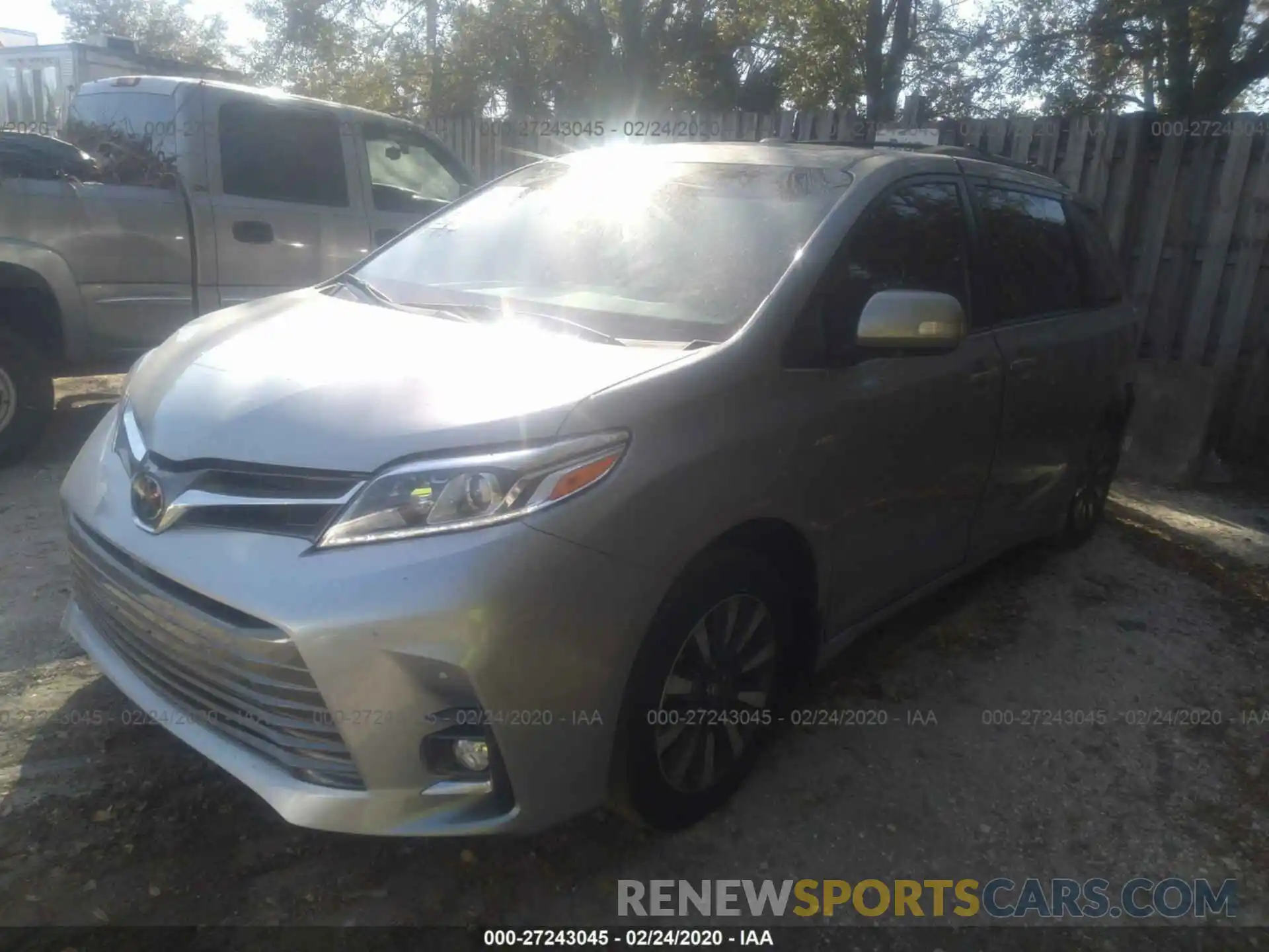 2 Photograph of a damaged car 5TDDZ3DC0KS220087 TOYOTA SIENNA 2019