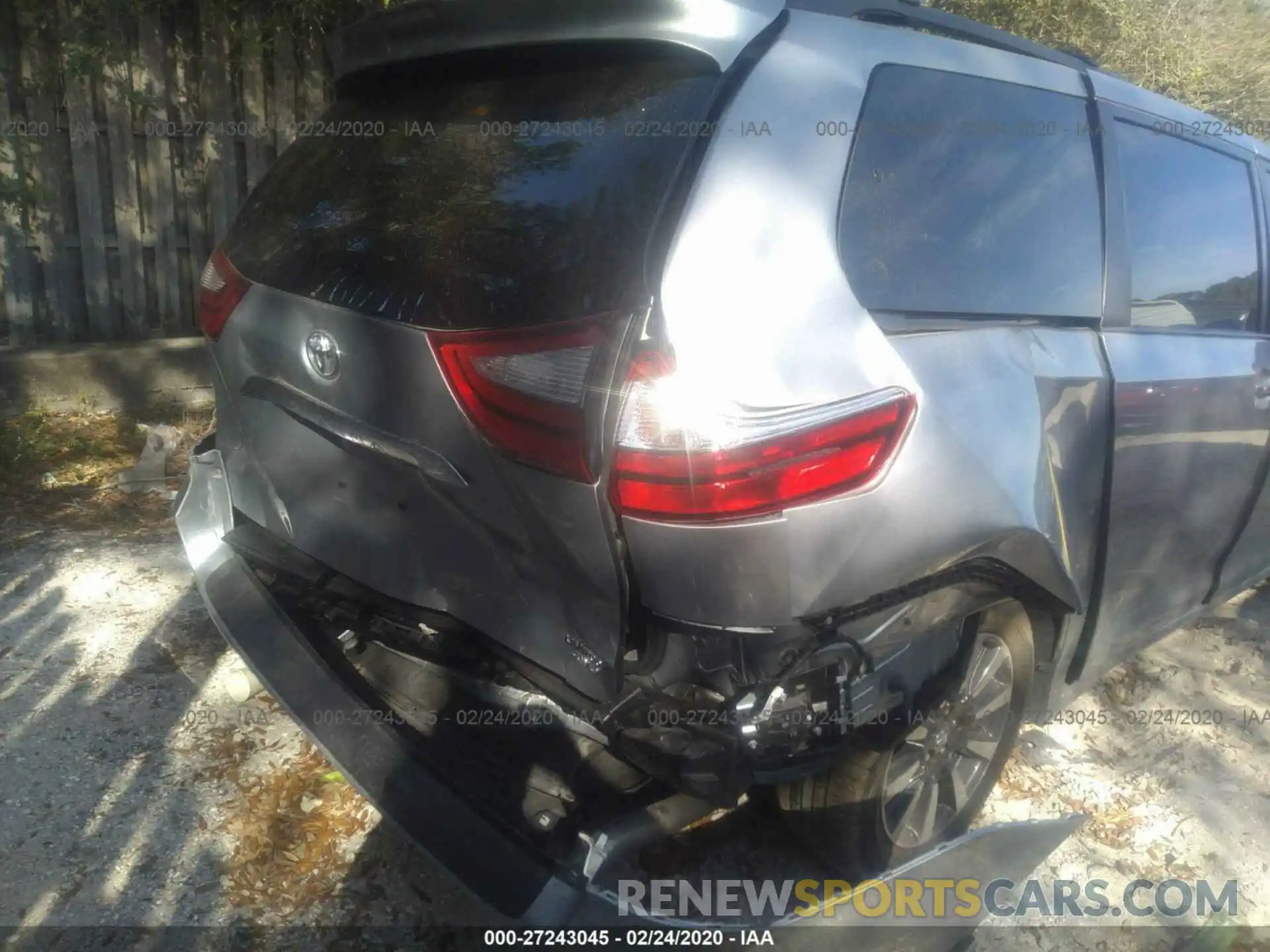 6 Photograph of a damaged car 5TDDZ3DC0KS220087 TOYOTA SIENNA 2019