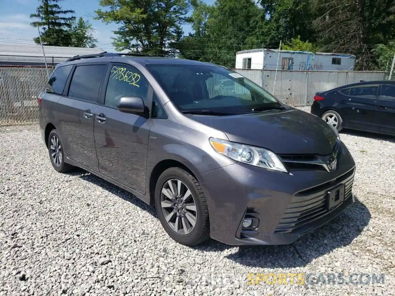 1 Photograph of a damaged car 5TDDZ3DC0KS224009 TOYOTA SIENNA 2019