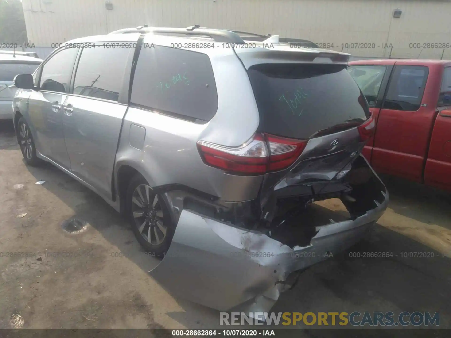 3 Photograph of a damaged car 5TDDZ3DC0KS224060 TOYOTA SIENNA 2019