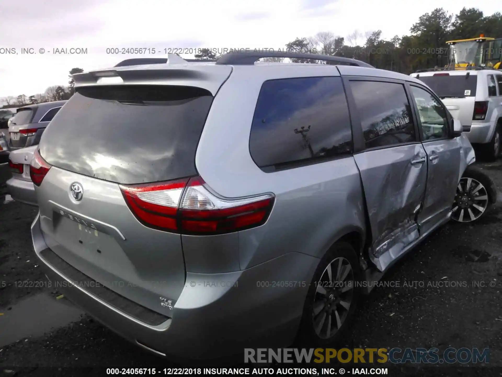 4 Photograph of a damaged car 5TDDZ3DC1KS210653 TOYOTA SIENNA 2019