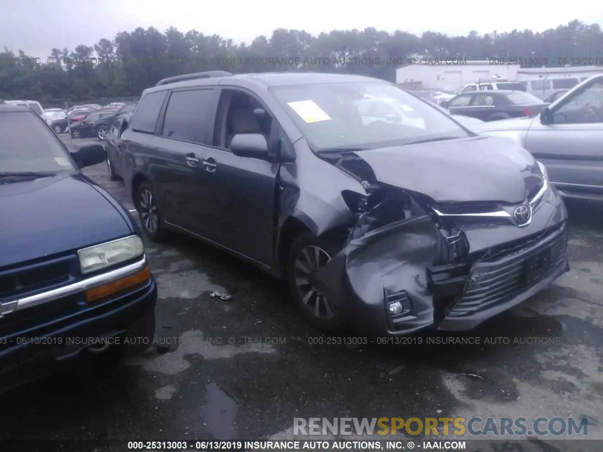 1 Photograph of a damaged car 5TDDZ3DC1KS211320 TOYOTA SIENNA 2019