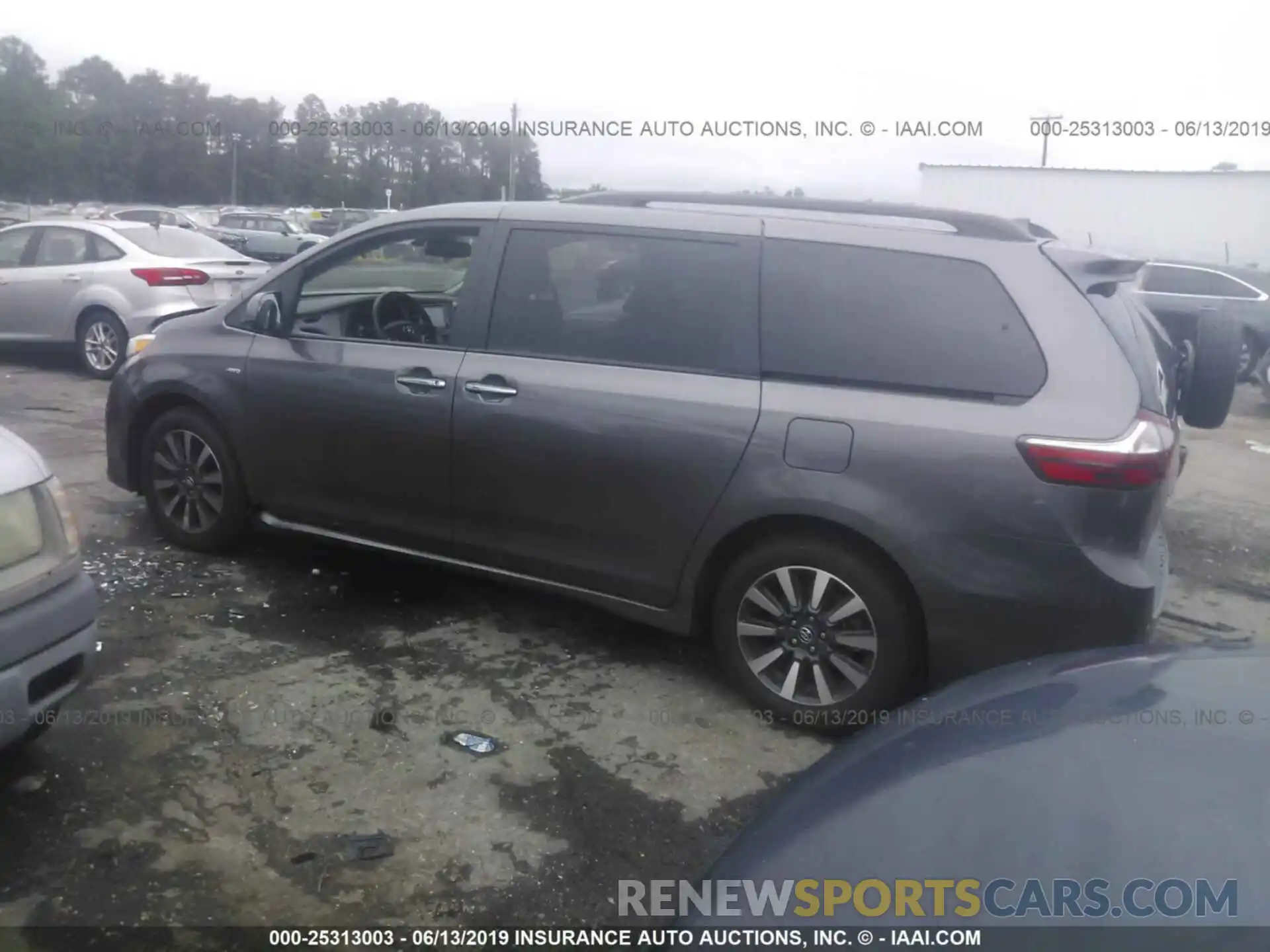 3 Photograph of a damaged car 5TDDZ3DC1KS211320 TOYOTA SIENNA 2019