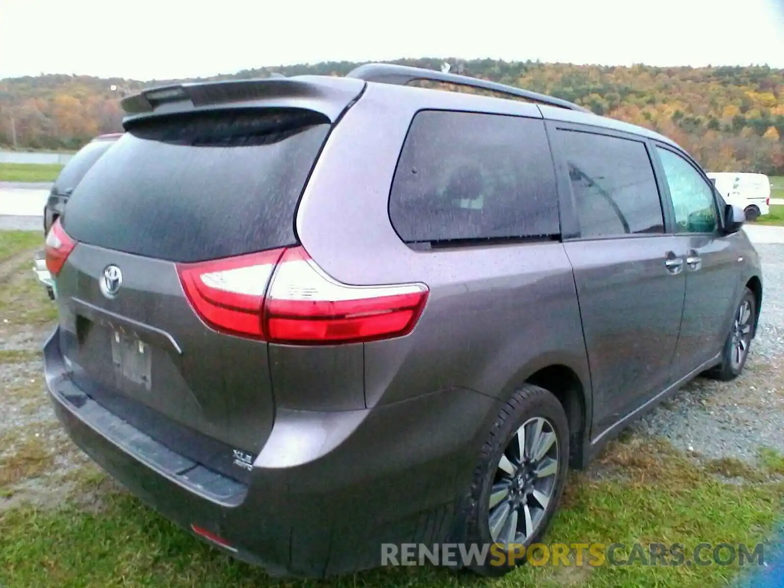 4 Photograph of a damaged car 5TDDZ3DC1KS213150 TOYOTA SIENNA 2019