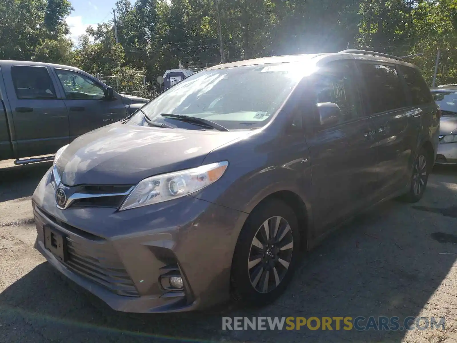 2 Photograph of a damaged car 5TDDZ3DC1KS216954 TOYOTA SIENNA 2019