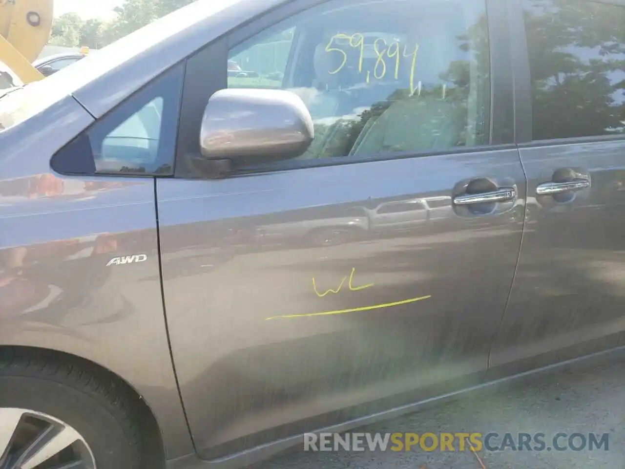 9 Photograph of a damaged car 5TDDZ3DC1KS216954 TOYOTA SIENNA 2019