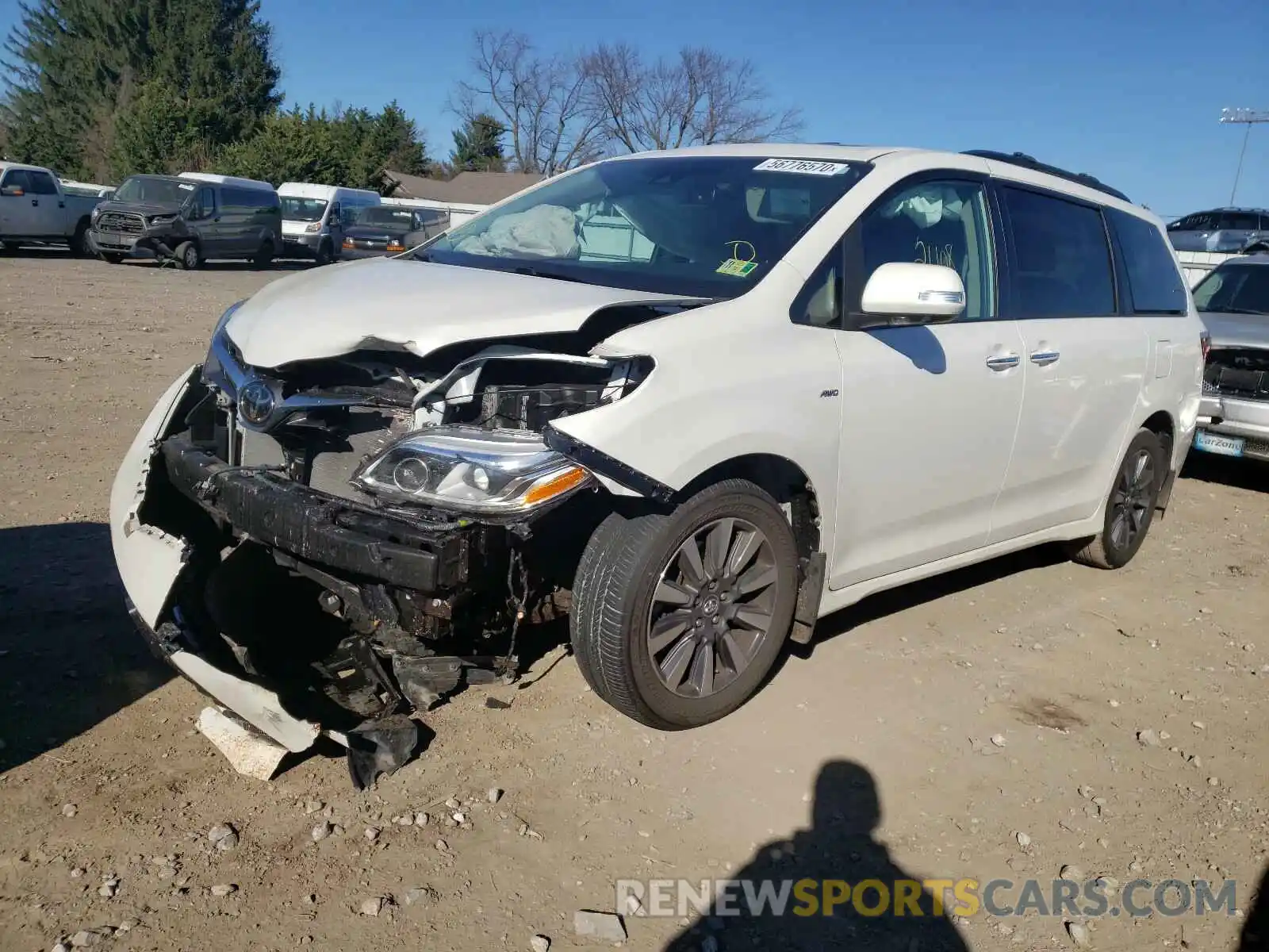 2 Photograph of a damaged car 5TDDZ3DC1KS218252 TOYOTA SIENNA 2019