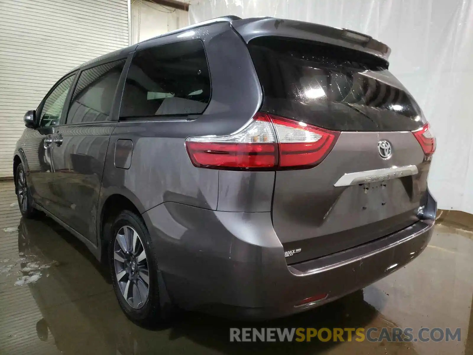 3 Photograph of a damaged car 5TDDZ3DC1KS219014 TOYOTA SIENNA 2019