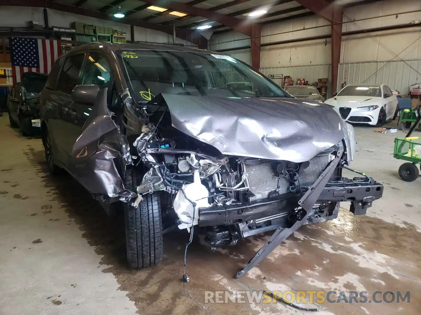 1 Photograph of a damaged car 5TDDZ3DC1KS224004 TOYOTA SIENNA 2019