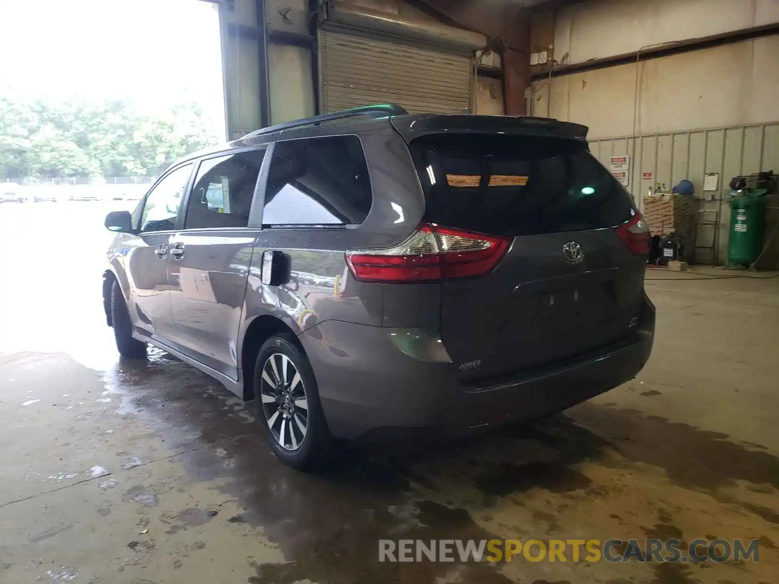 3 Photograph of a damaged car 5TDDZ3DC1KS224004 TOYOTA SIENNA 2019