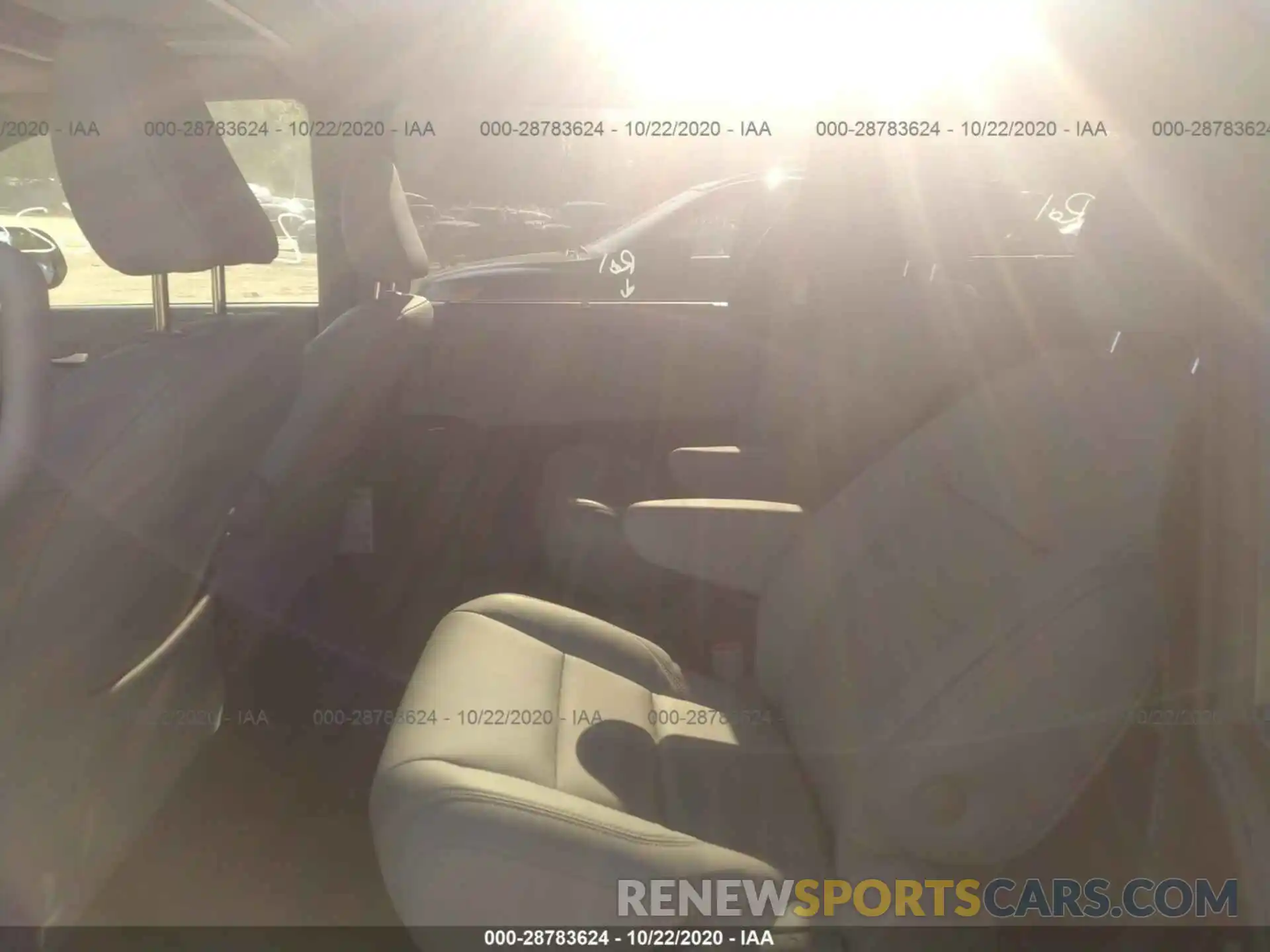 8 Photograph of a damaged car 5TDDZ3DC1KS225315 TOYOTA SIENNA 2019