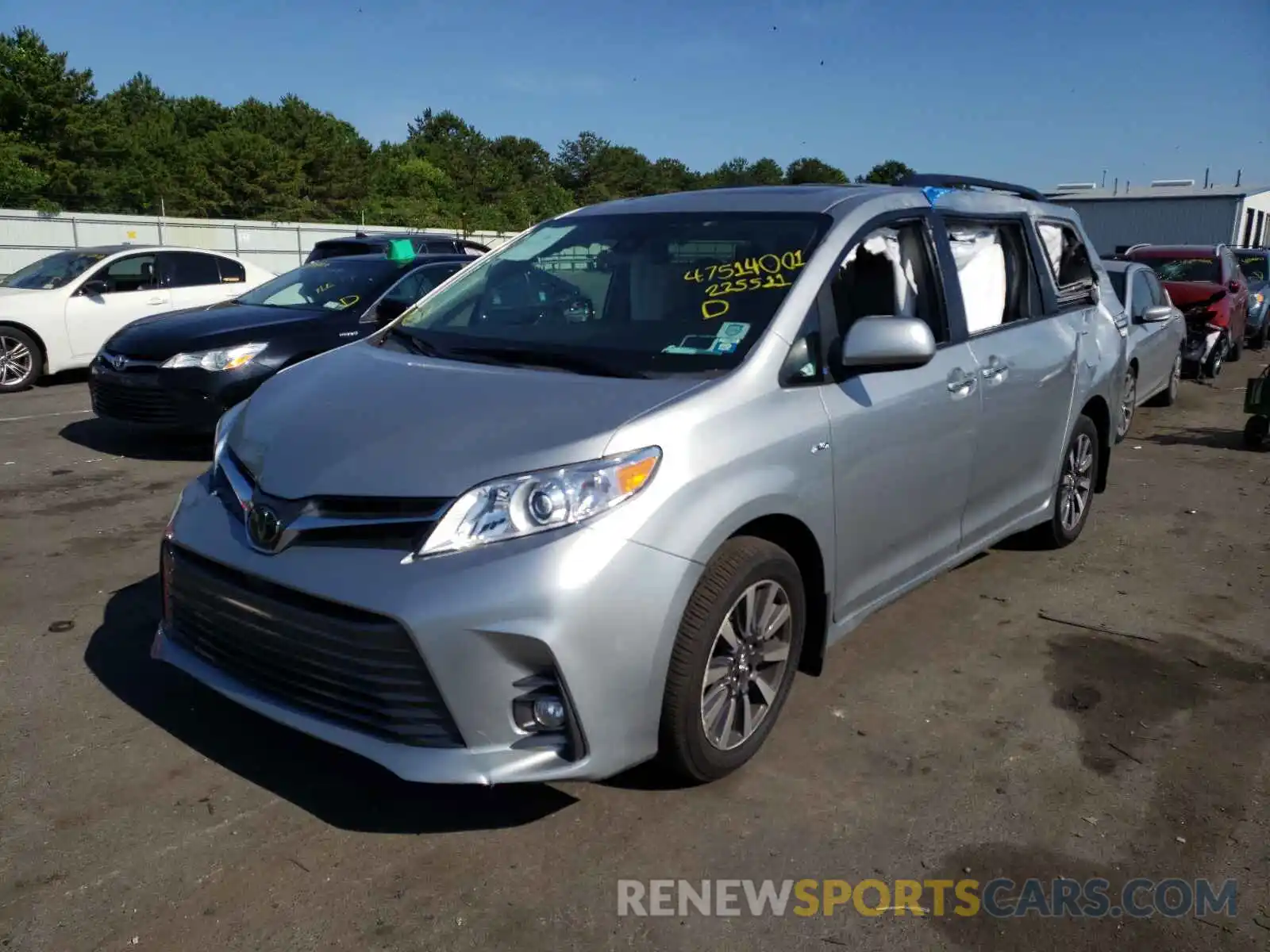 2 Photograph of a damaged car 5TDDZ3DC1KS225511 TOYOTA SIENNA 2019