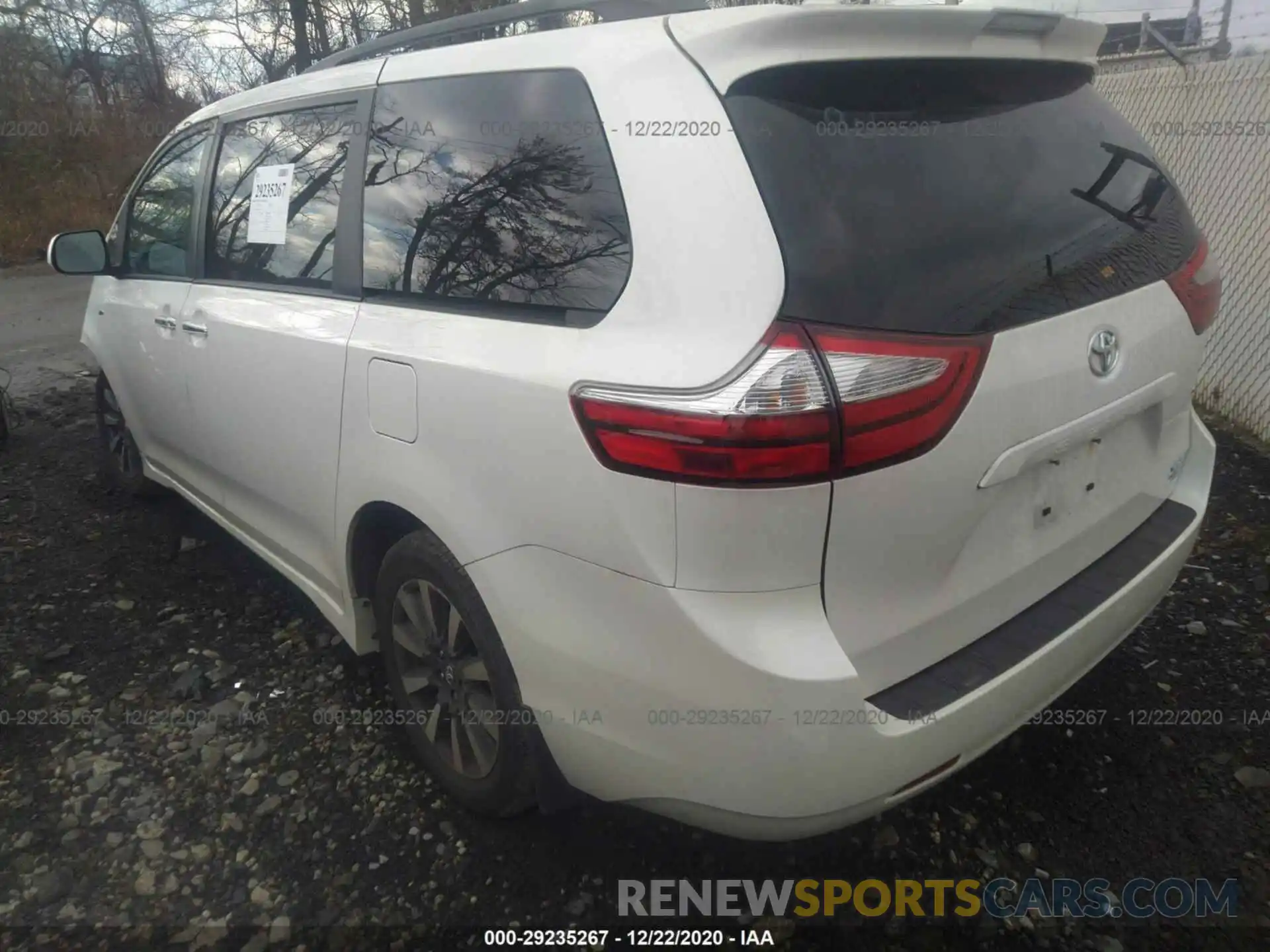 3 Photograph of a damaged car 5TDDZ3DC1KS226027 TOYOTA SIENNA 2019